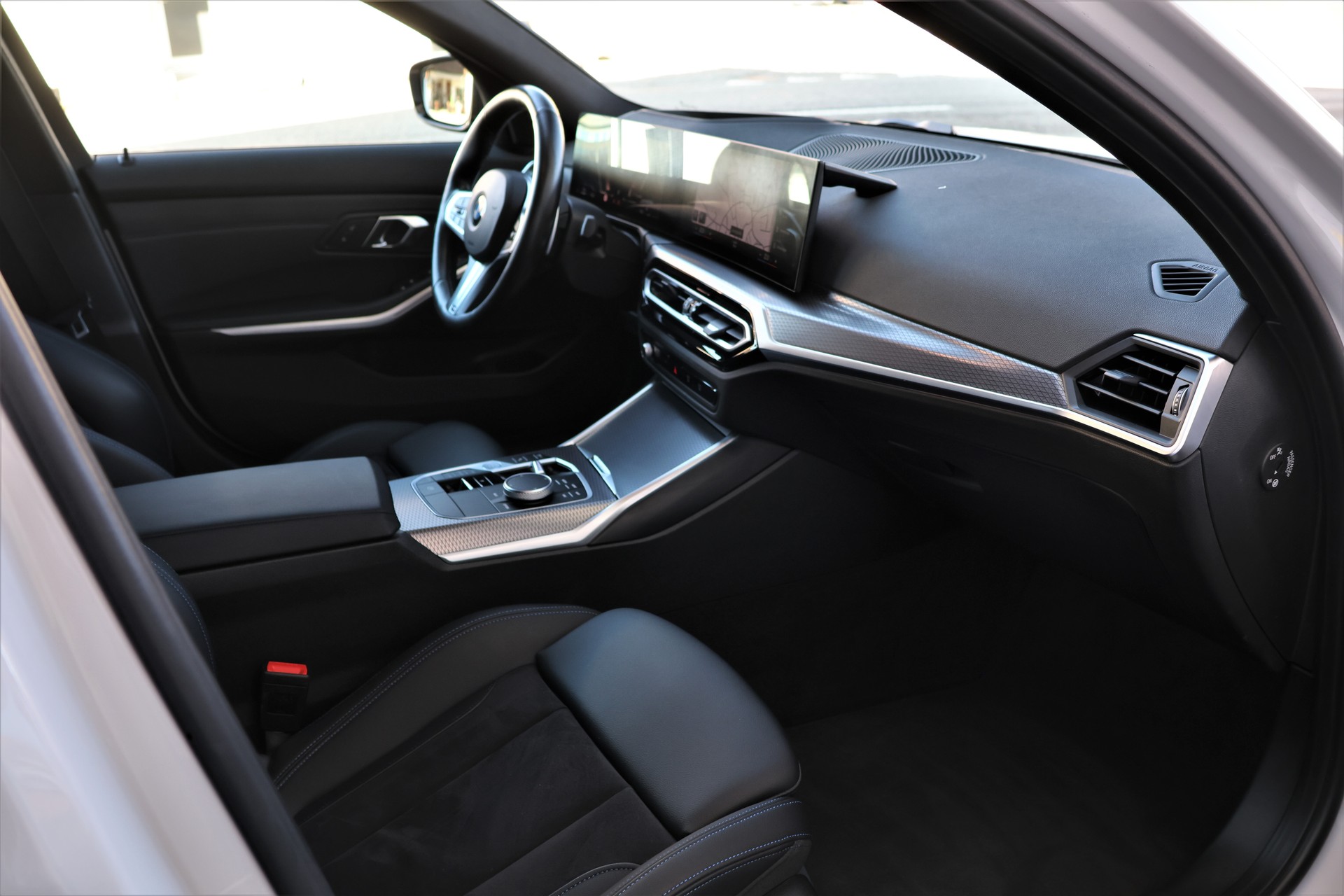 BMW 320d xDrive 48V Steptronic M Sport-image-17