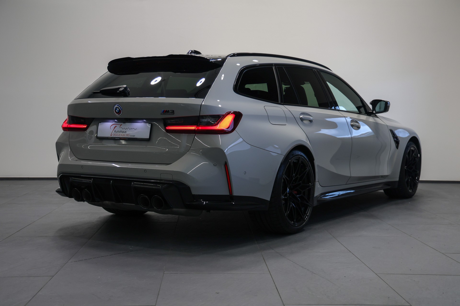 BMW M3 Touring xDrive Competition M LCI *CH-Auto*Individual-Lackierung Kreide*Carbon Exterieur+Interieur*-image-8