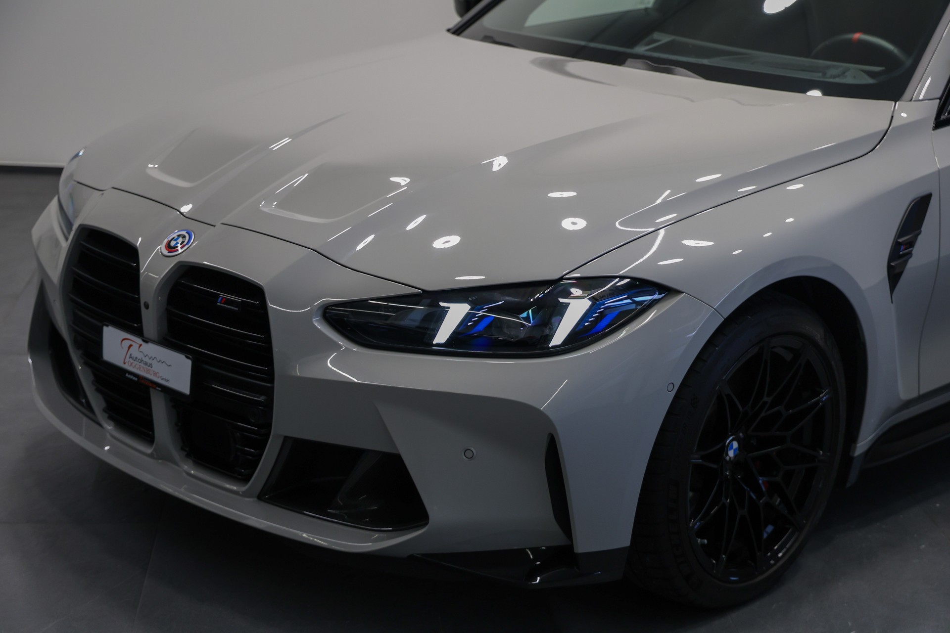BMW M3 Touring xDrive Competition M LCI *CH-Auto*Individual-Lackierung Kreide*Carbon Exterieur+Interieur*-image-4