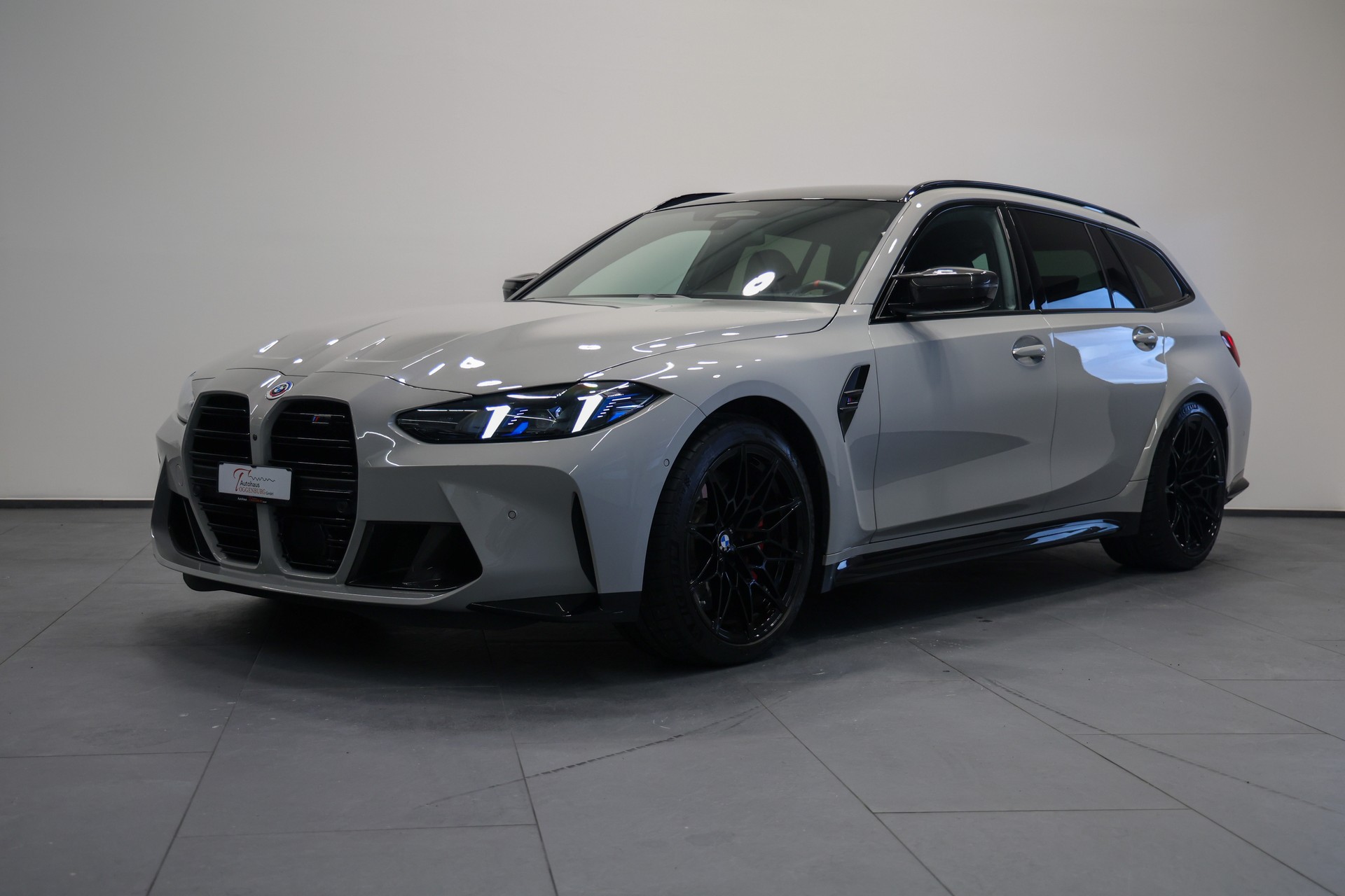 BMW M3 Touring xDrive Competition M LCI *CH-Auto*Individual-Lackierung Kreide*Carbon Exterieur+Interieur*-showroom-element-2