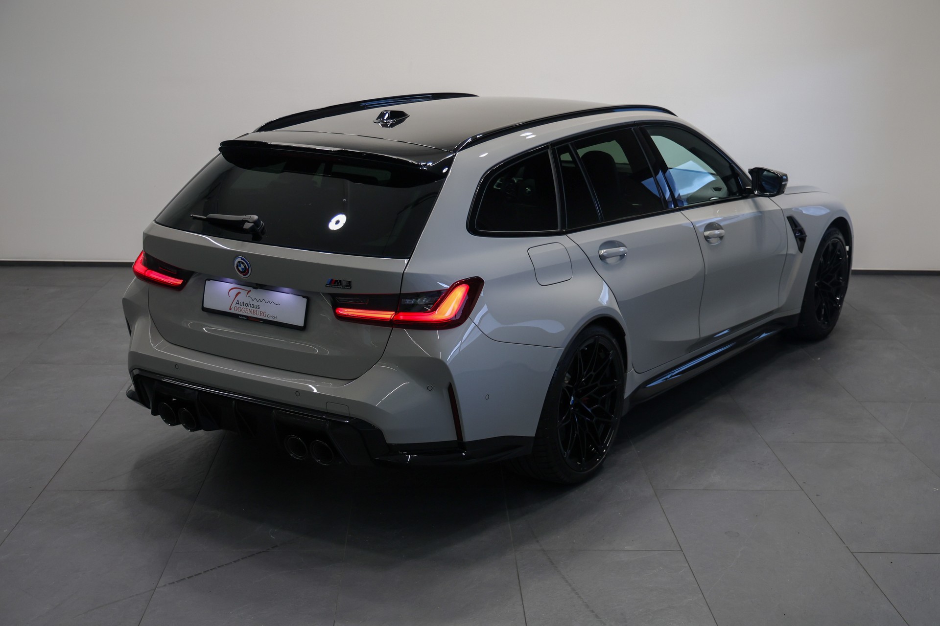 BMW M3 Touring xDrive Competition M LCI *CH-Auto*Individual-Lackierung Kreide*Carbon Exterieur+Interieur*-image-9