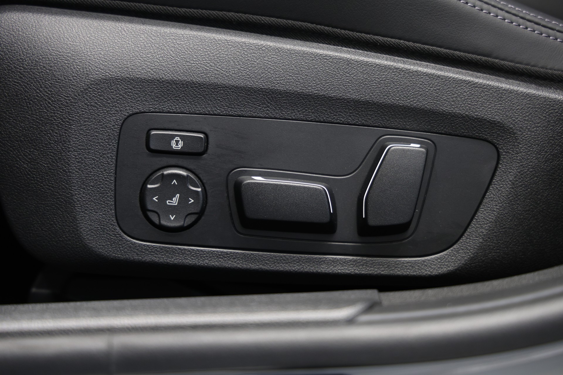 BMW M3 Touring xDrive Competition M LCI *CH-Auto*Individual-Lackierung Kreide*Carbon Exterieur+Interieur*-image-19