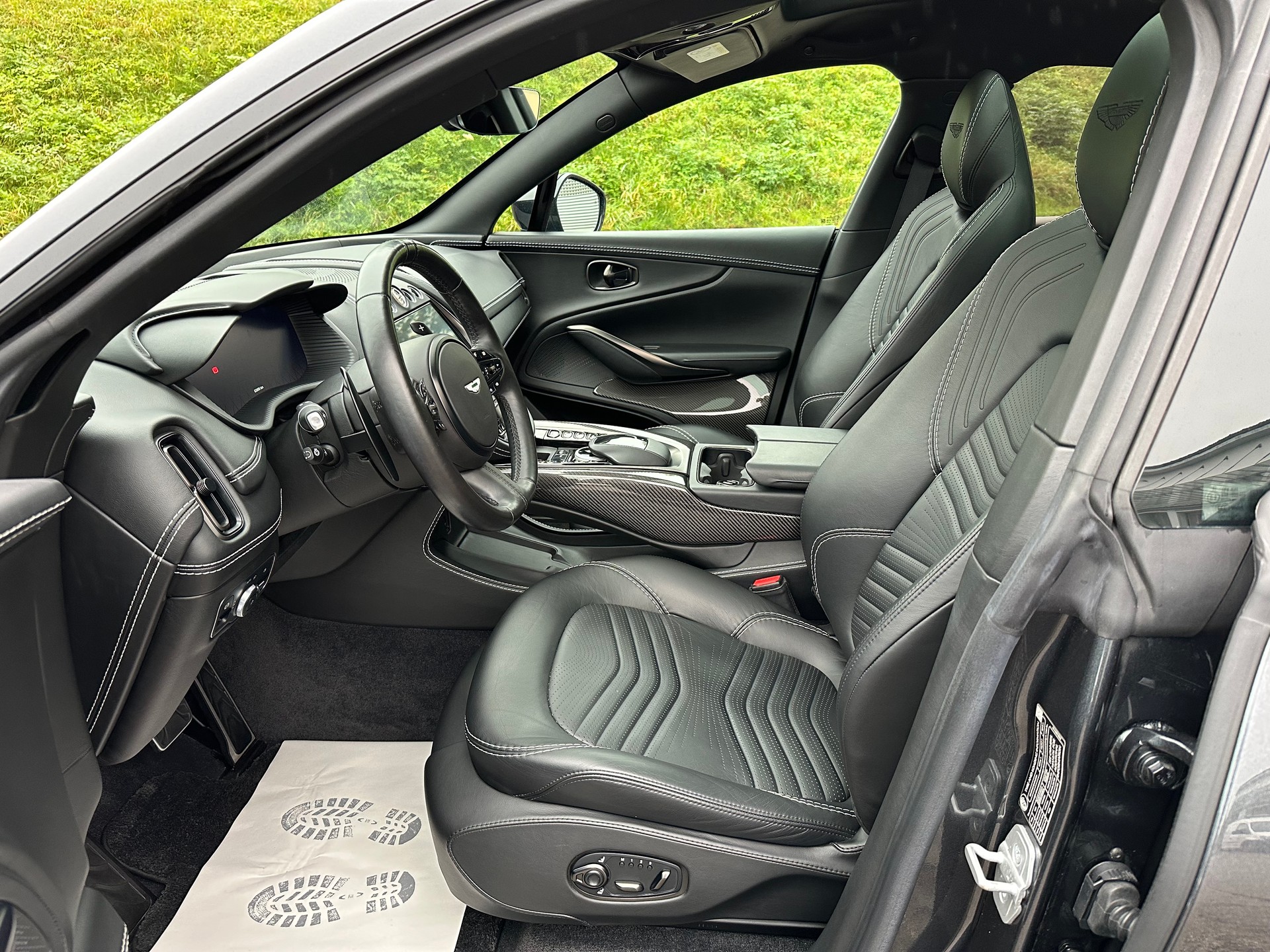 ASTON MARTIN DBX 4.0 V8-image-7