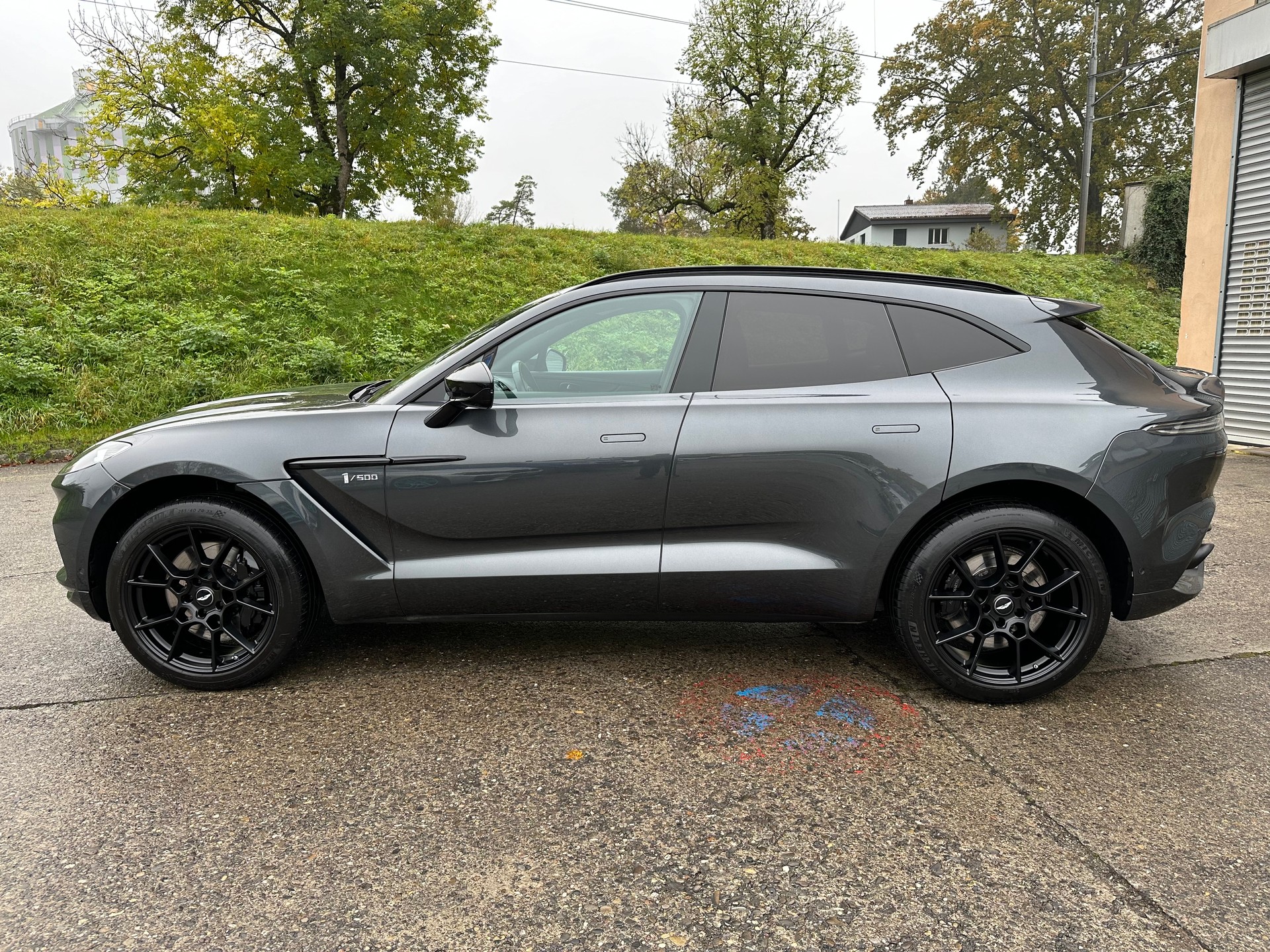 ASTON MARTIN DBX 4.0 V8-showroom-element-1