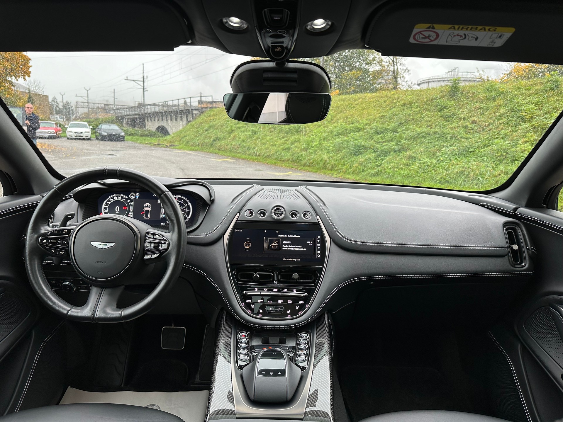 ASTON MARTIN DBX 4.0 V8-image-13