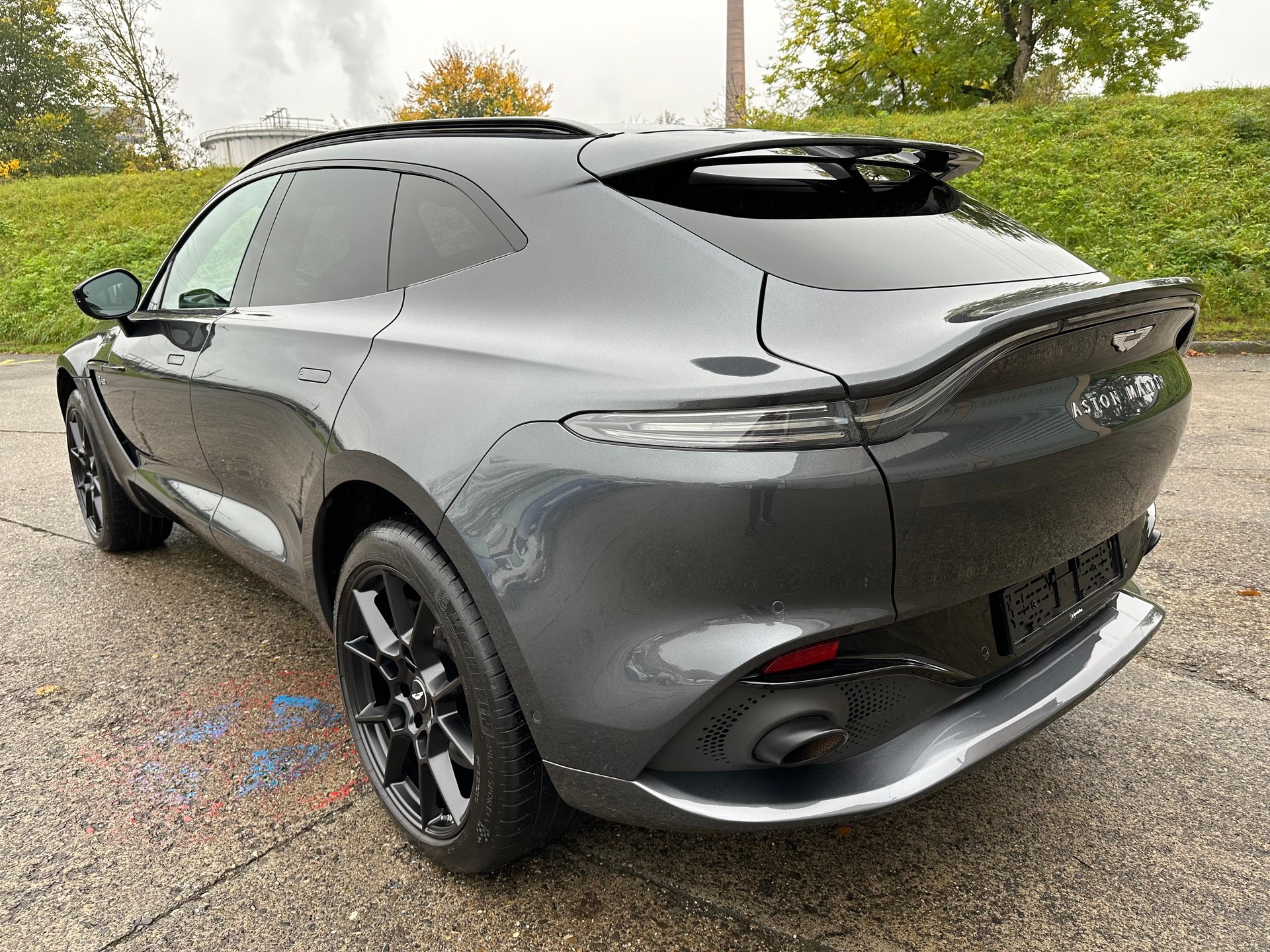 ASTON MARTIN DBX 4.0 V8-showroom-element-2