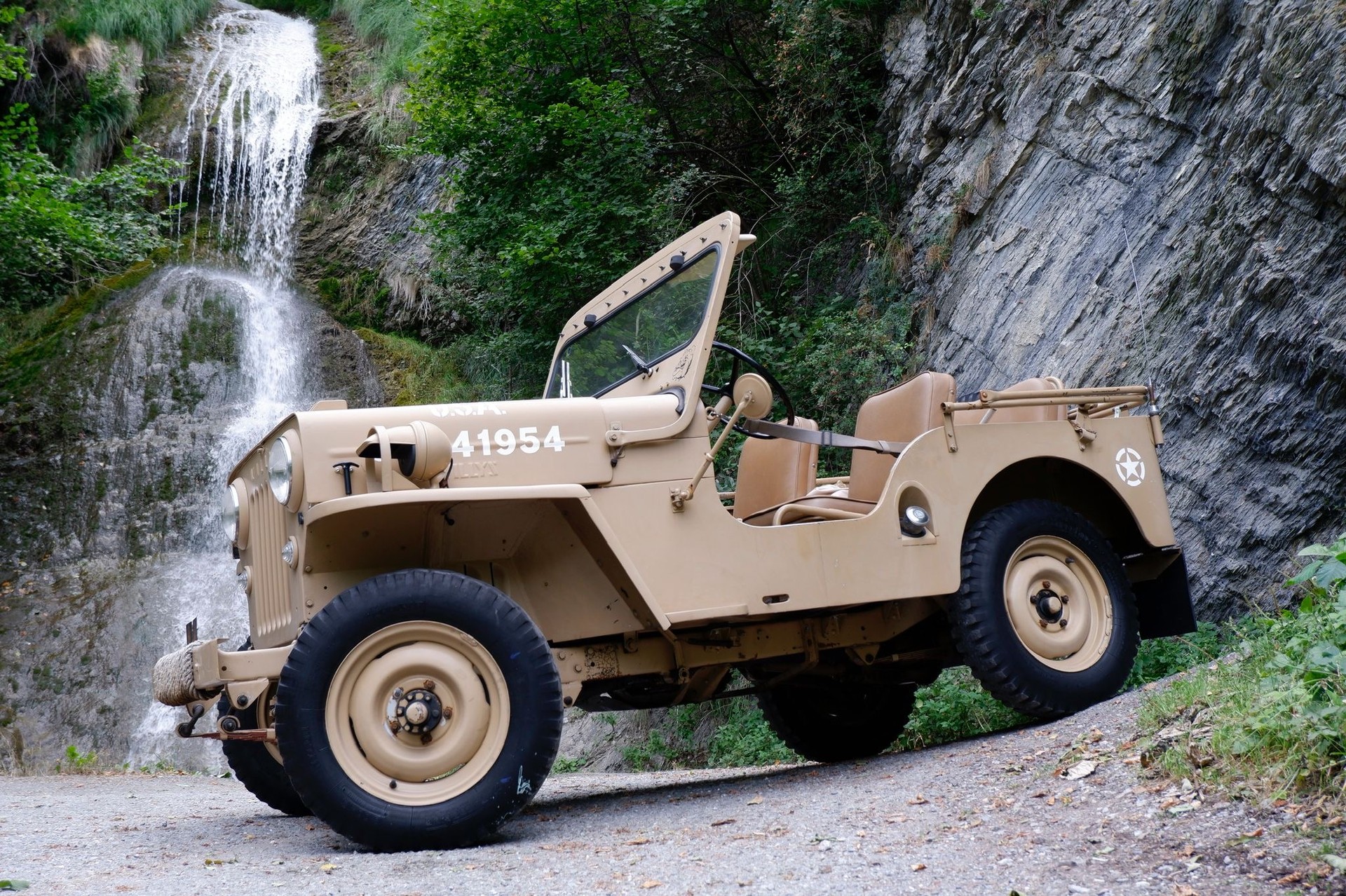 WILLYS armee jeep-showroom-element-1