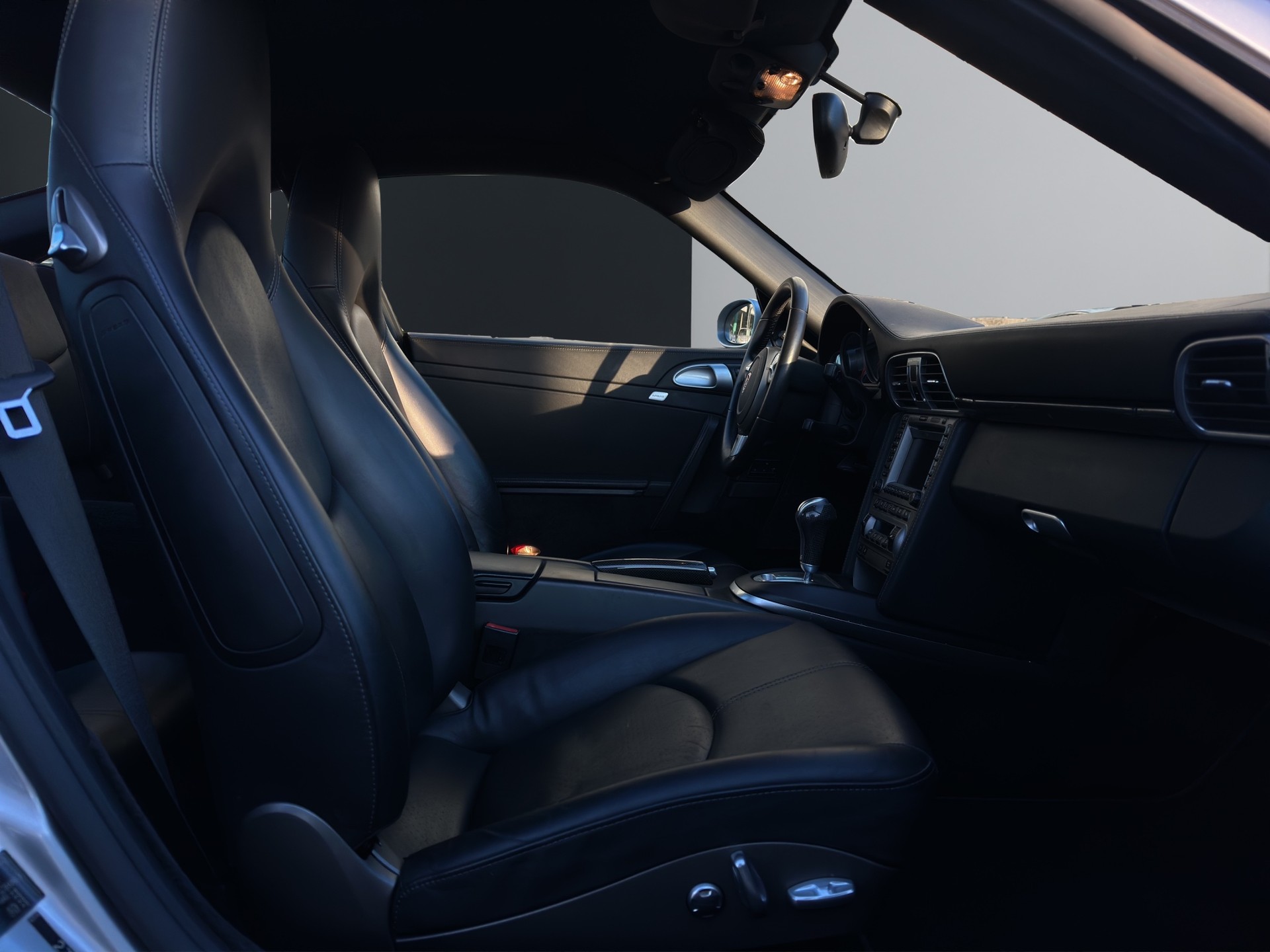 PORSCHE 911 Turbo-image-15