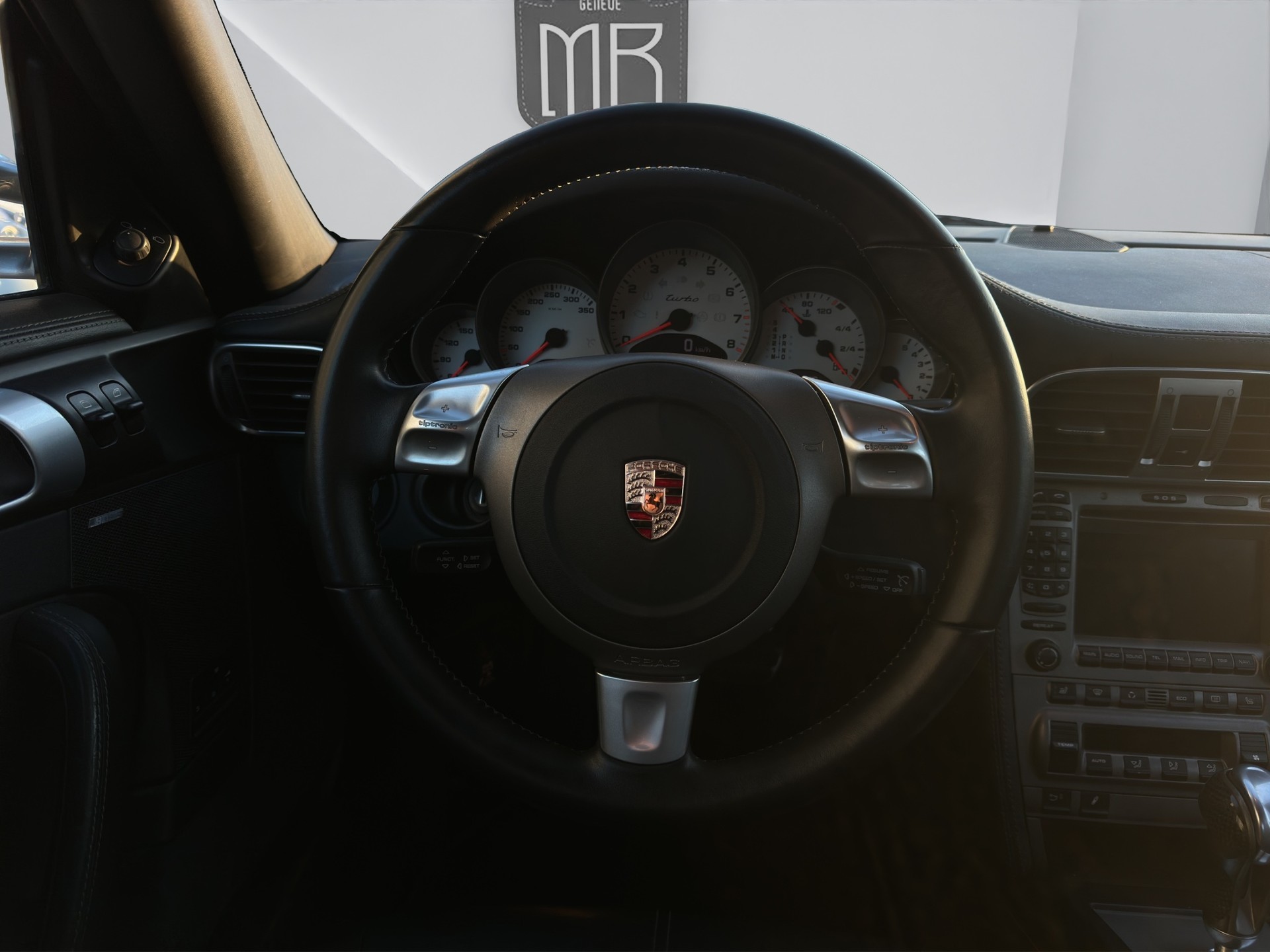 PORSCHE 911 Turbo-image-9