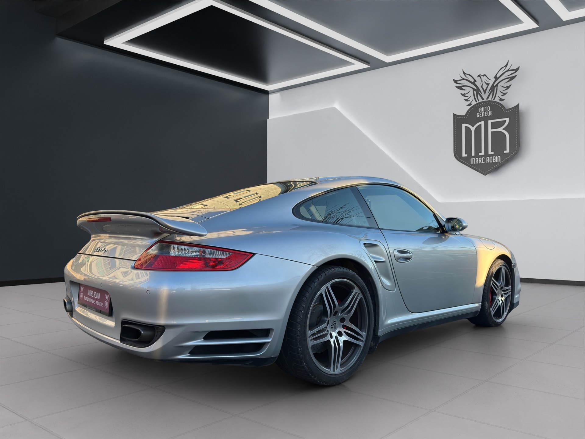PORSCHE 911 Turbo-showroom-element-3