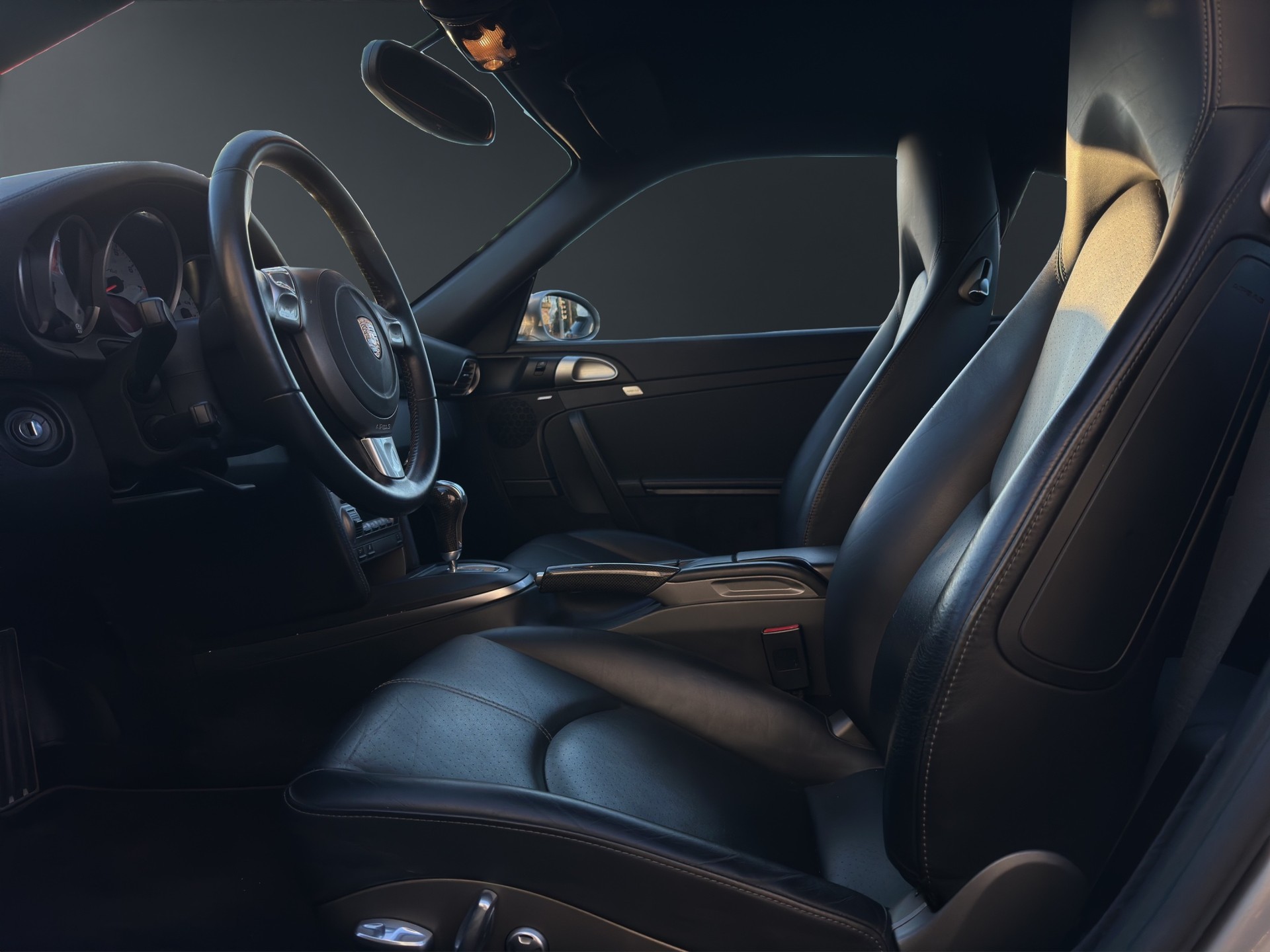 PORSCHE 911 Turbo-image-8
