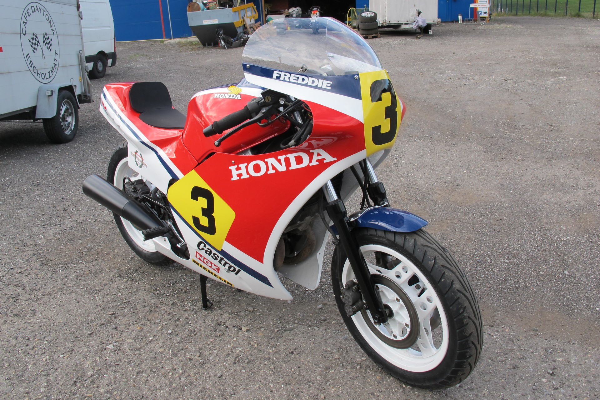 HONDA VF 500 F-image-9