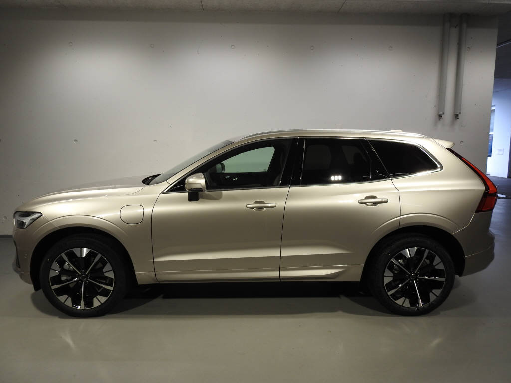 VOLVO XC60 2.0 T6 TE Ultra Bright eAWD-showroom-element-2