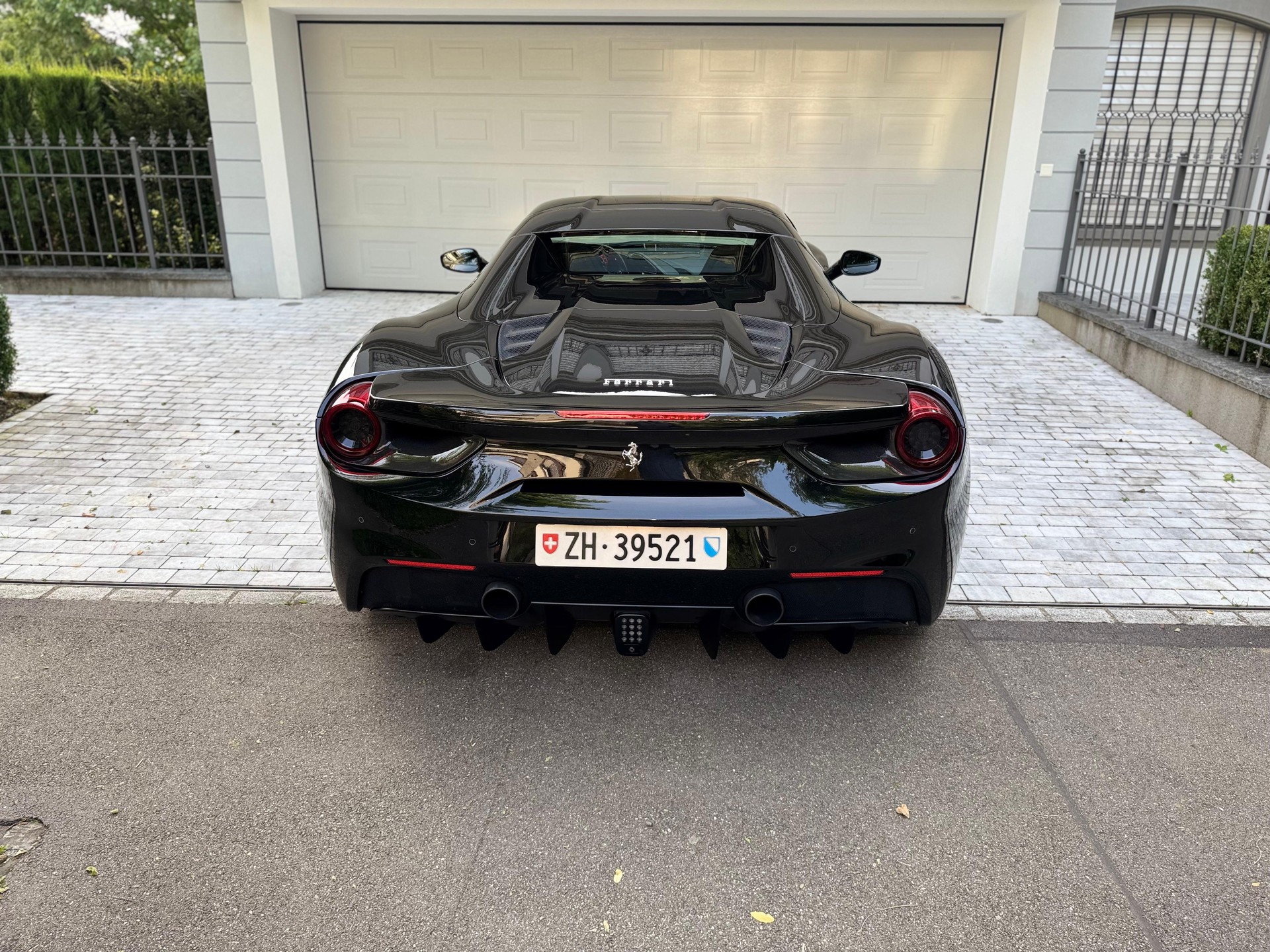FERRARI 488 Spider 3.9 V8-image-2