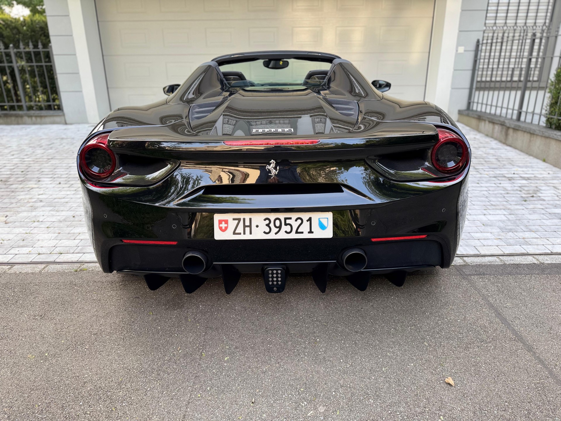 FERRARI 488 Spider 3.9 V8-image-10
