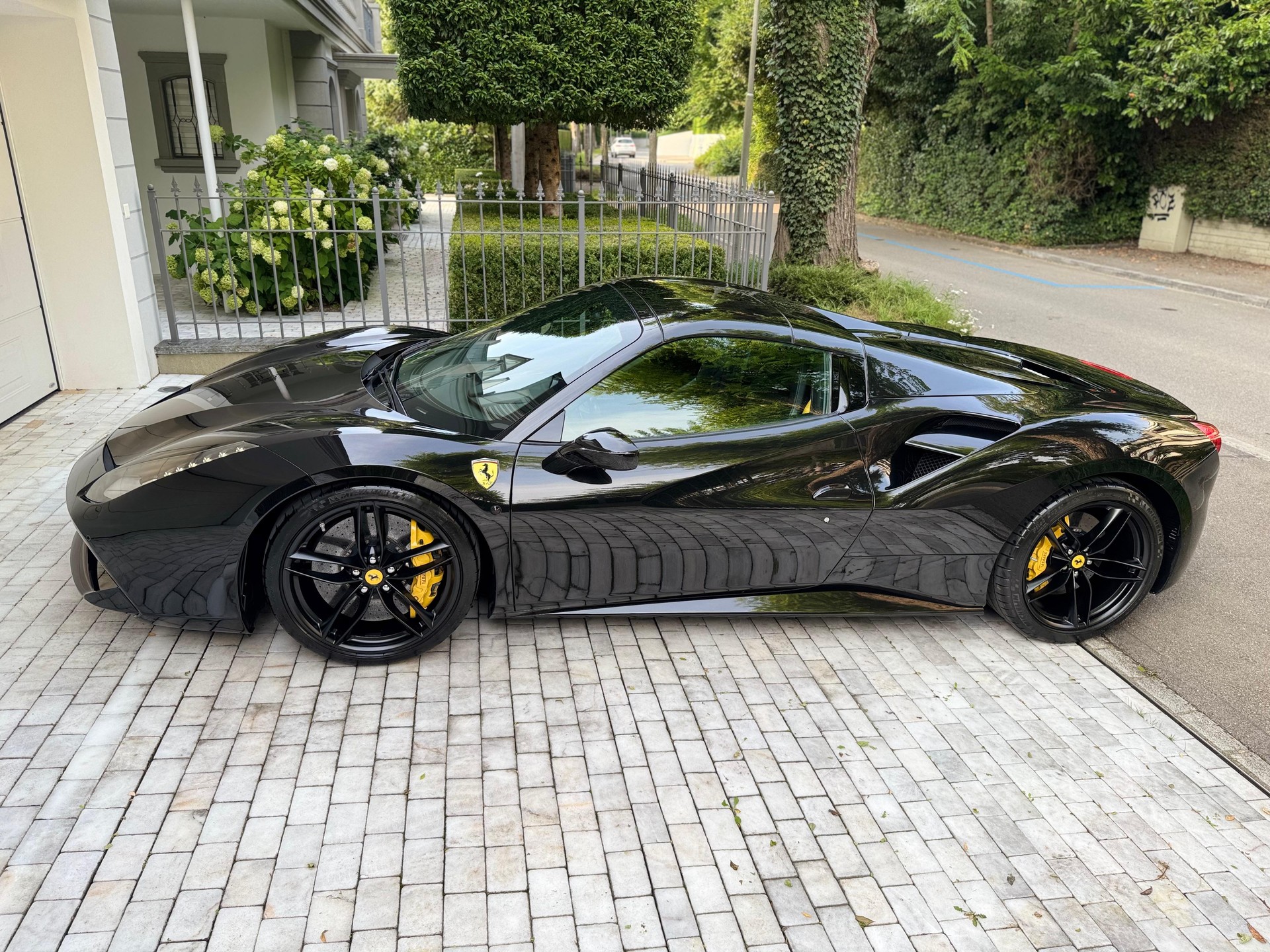 FERRARI 488 Spider 3.9 V8-image-5