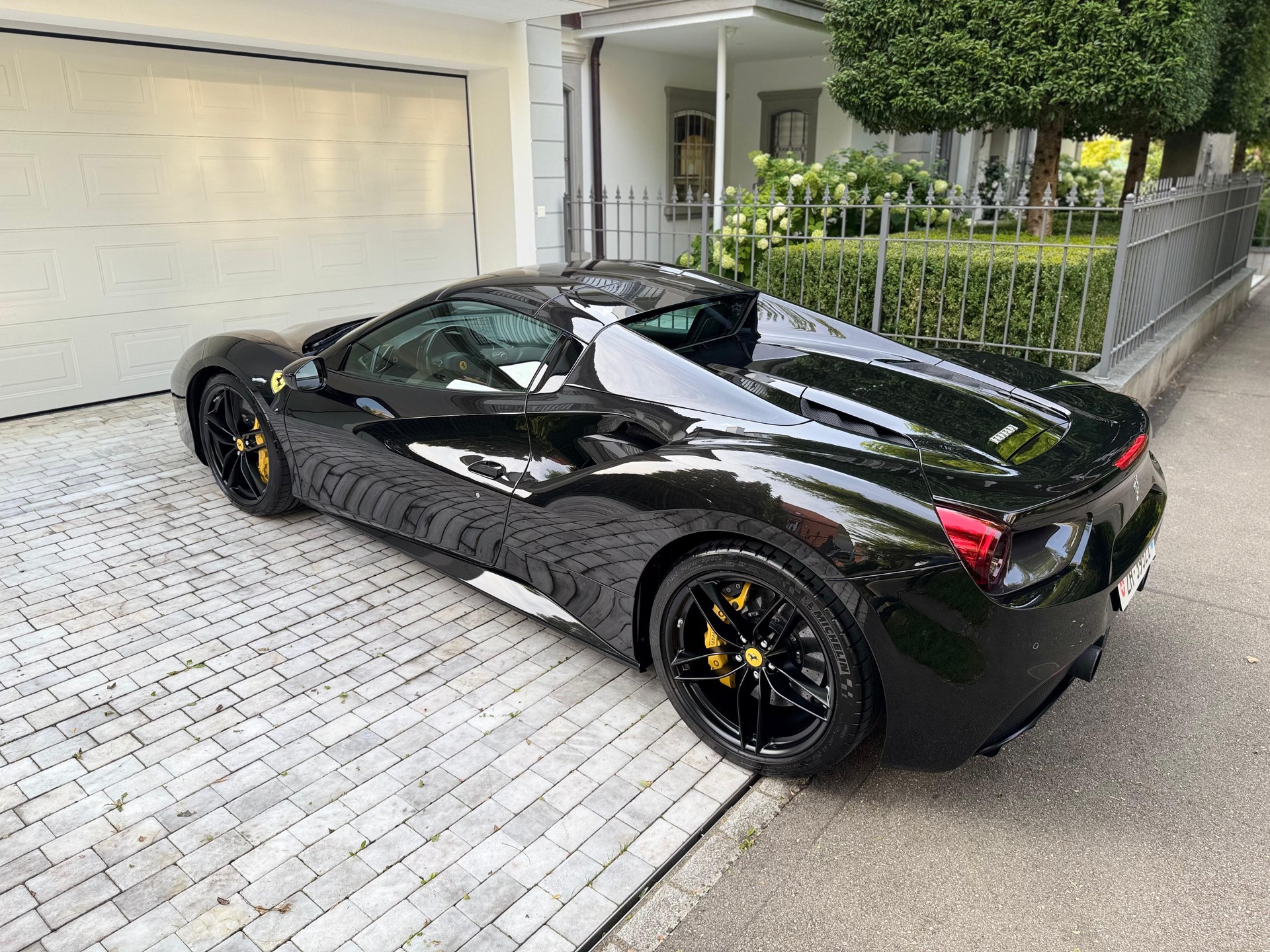FERRARI 488 Spider 3.9 V8-image-12