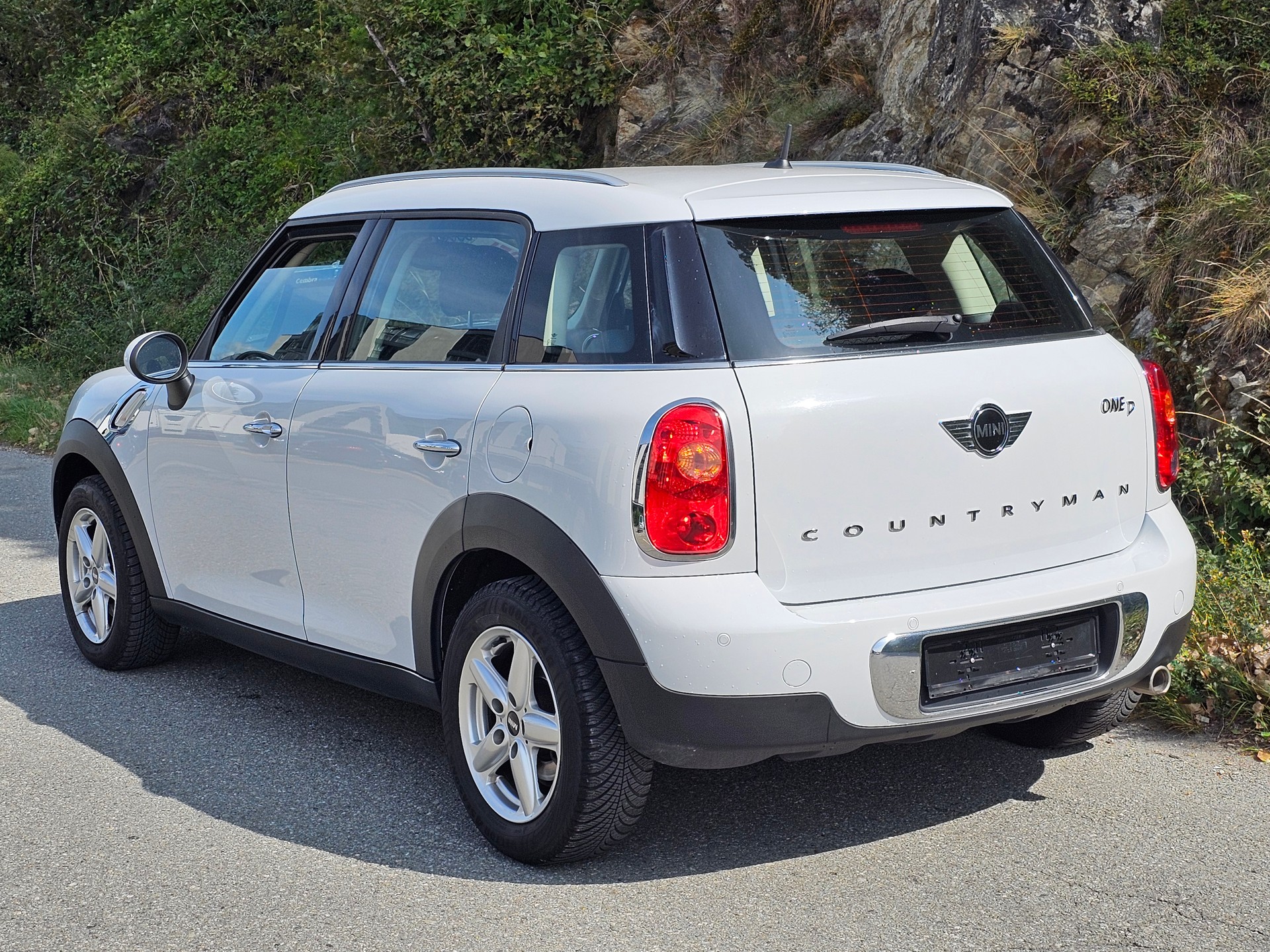 MINI Countryman One D FWD-image-2