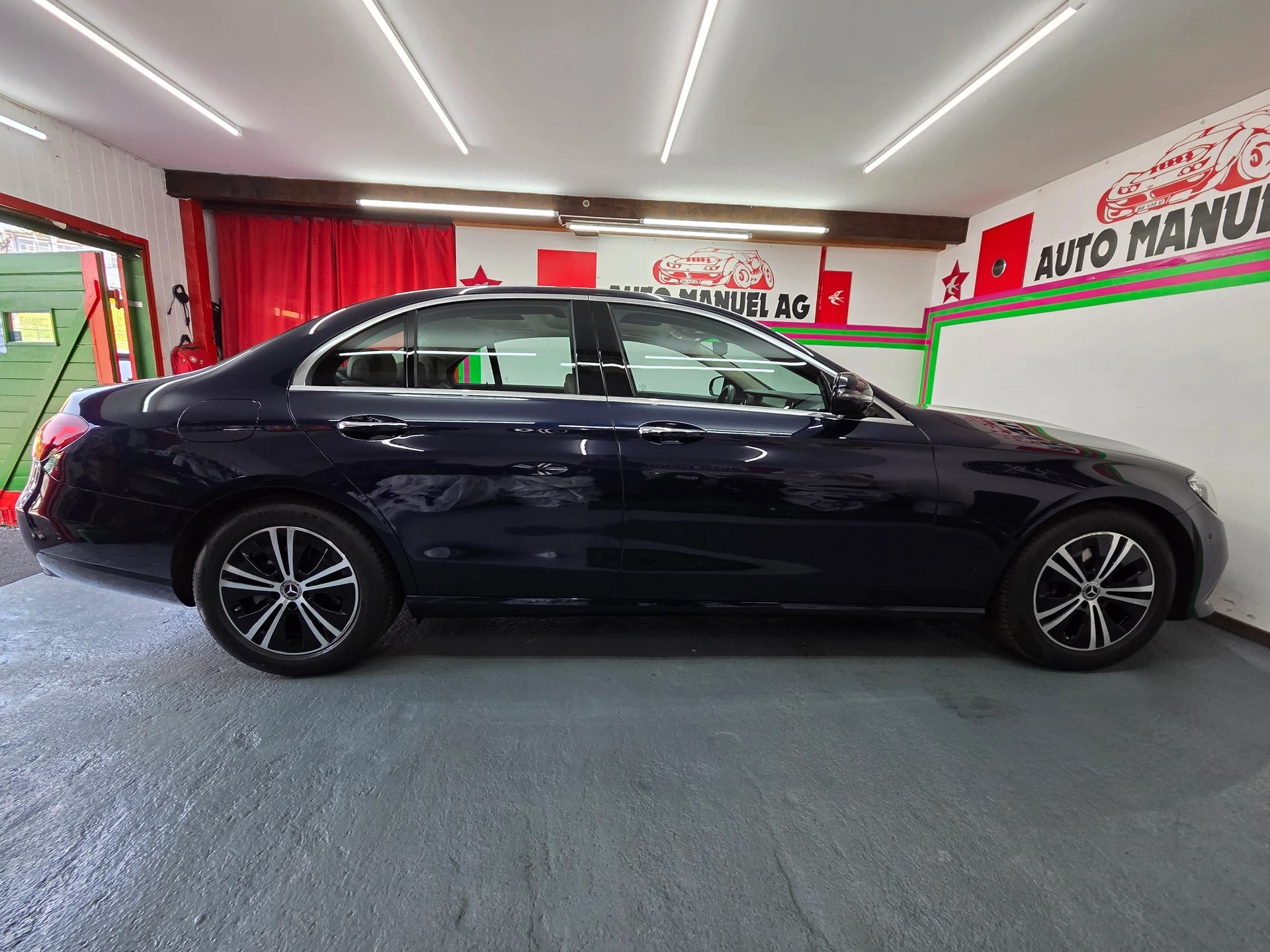 MERCEDES-BENZ E 220 d Avantgarde 9G-Tronic-image-3