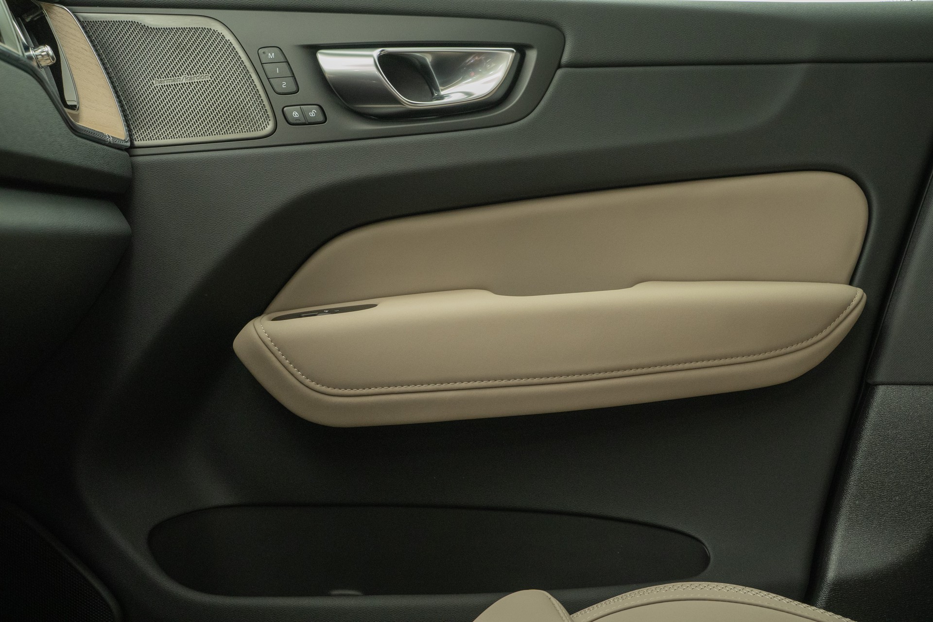 VOLVO XC60 2.0 T6 TE Ultra Dark eAWD-image-10