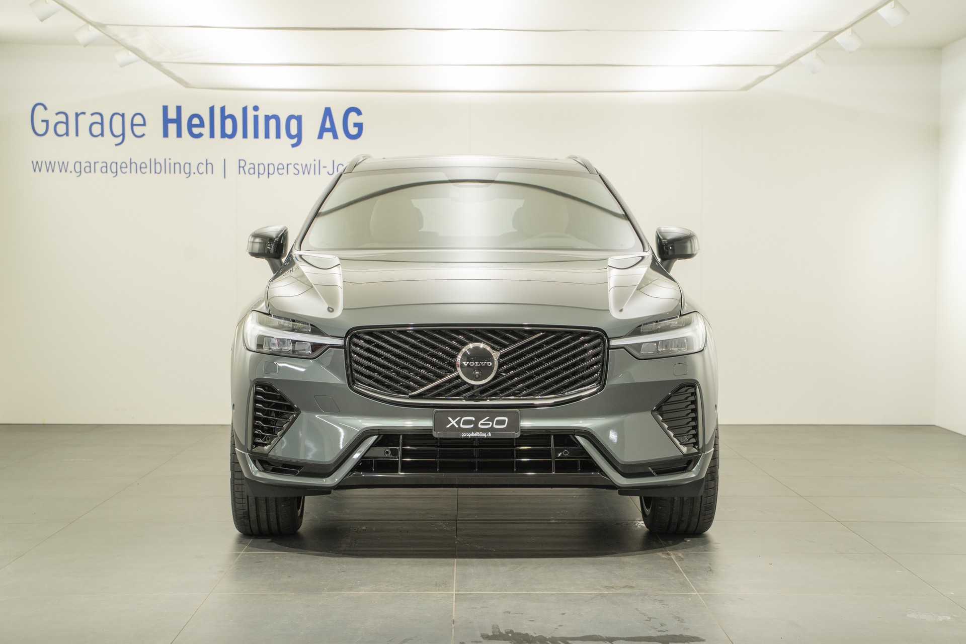 VOLVO XC60 2.0 T6 TE Ultra Dark eAWD-showroom-element-1