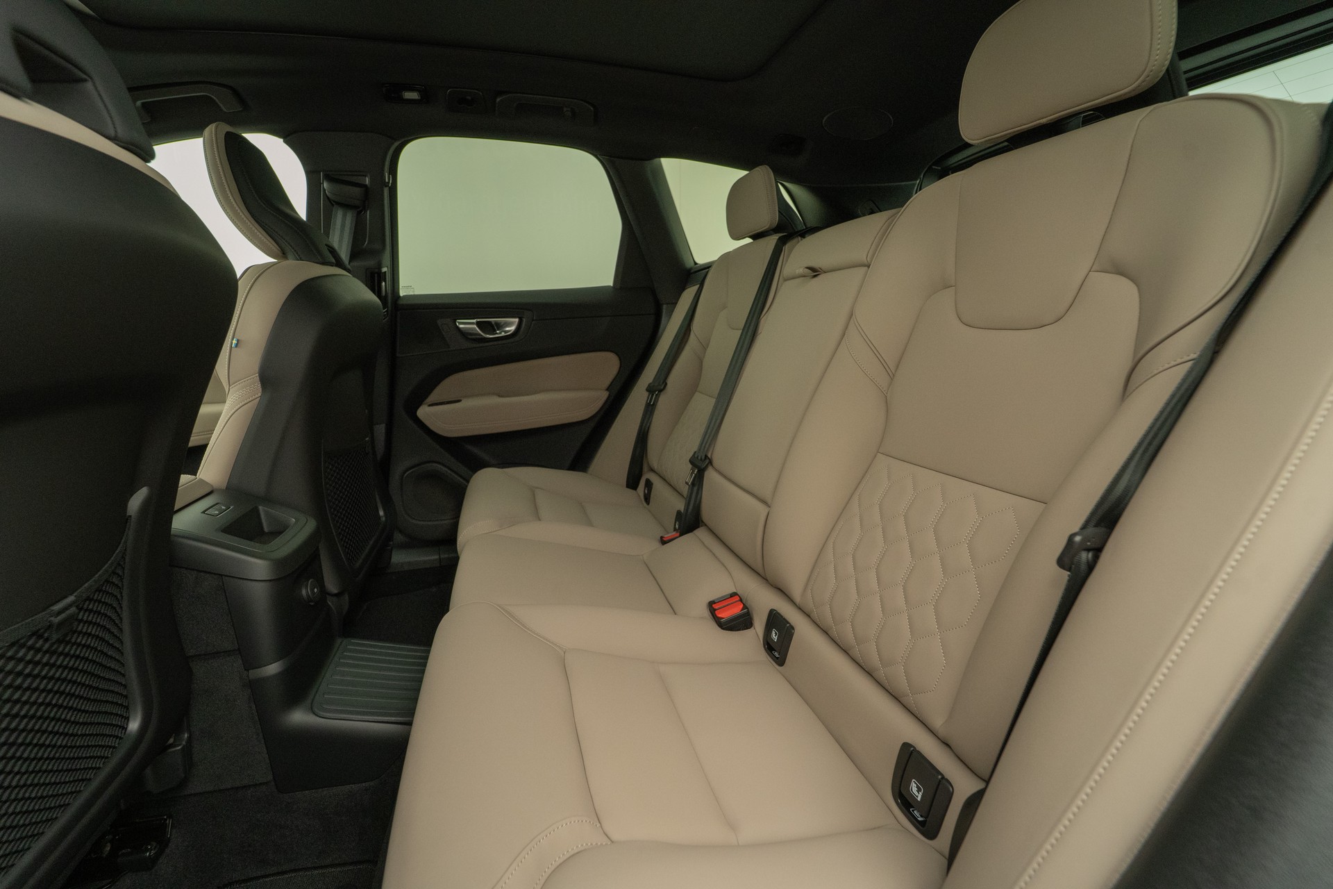 VOLVO XC60 2.0 T6 TE Ultra Dark eAWD-image-8