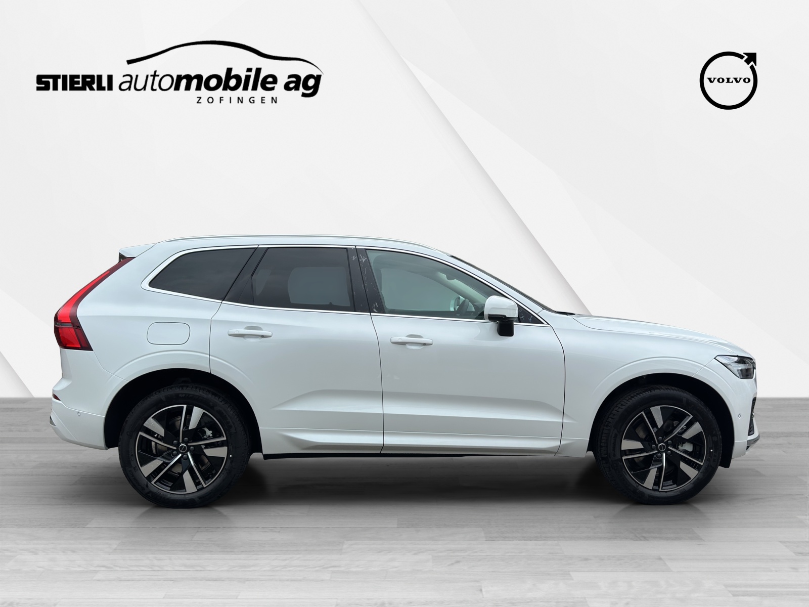 VOLVO XC60 2.0 T6 TE Plus Bright eAWD-showroom-element-3