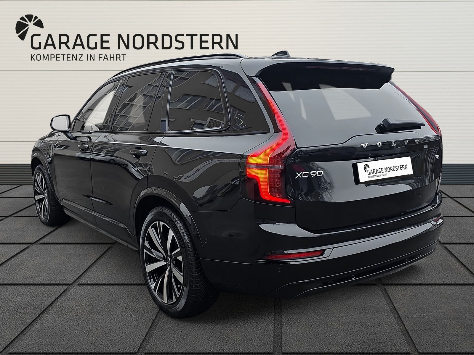 VOLVO XC90 2.0 T8 TE Plus Dark eAWD-showroom-element-2