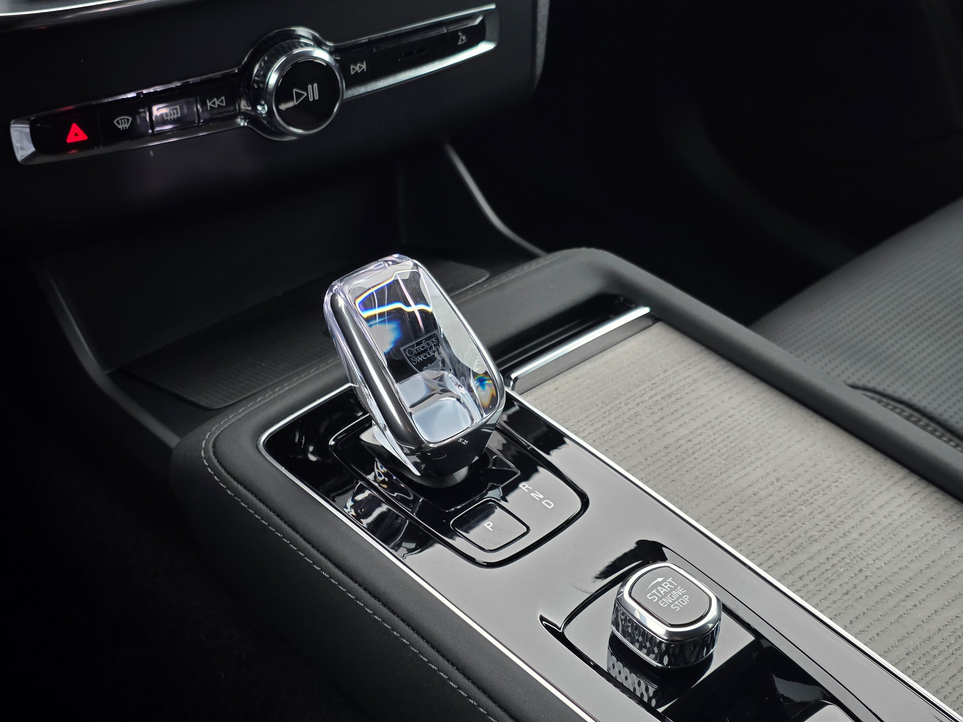 VOLVO XC90 2.0 T8 TE Plus Dark eAWD-image-17