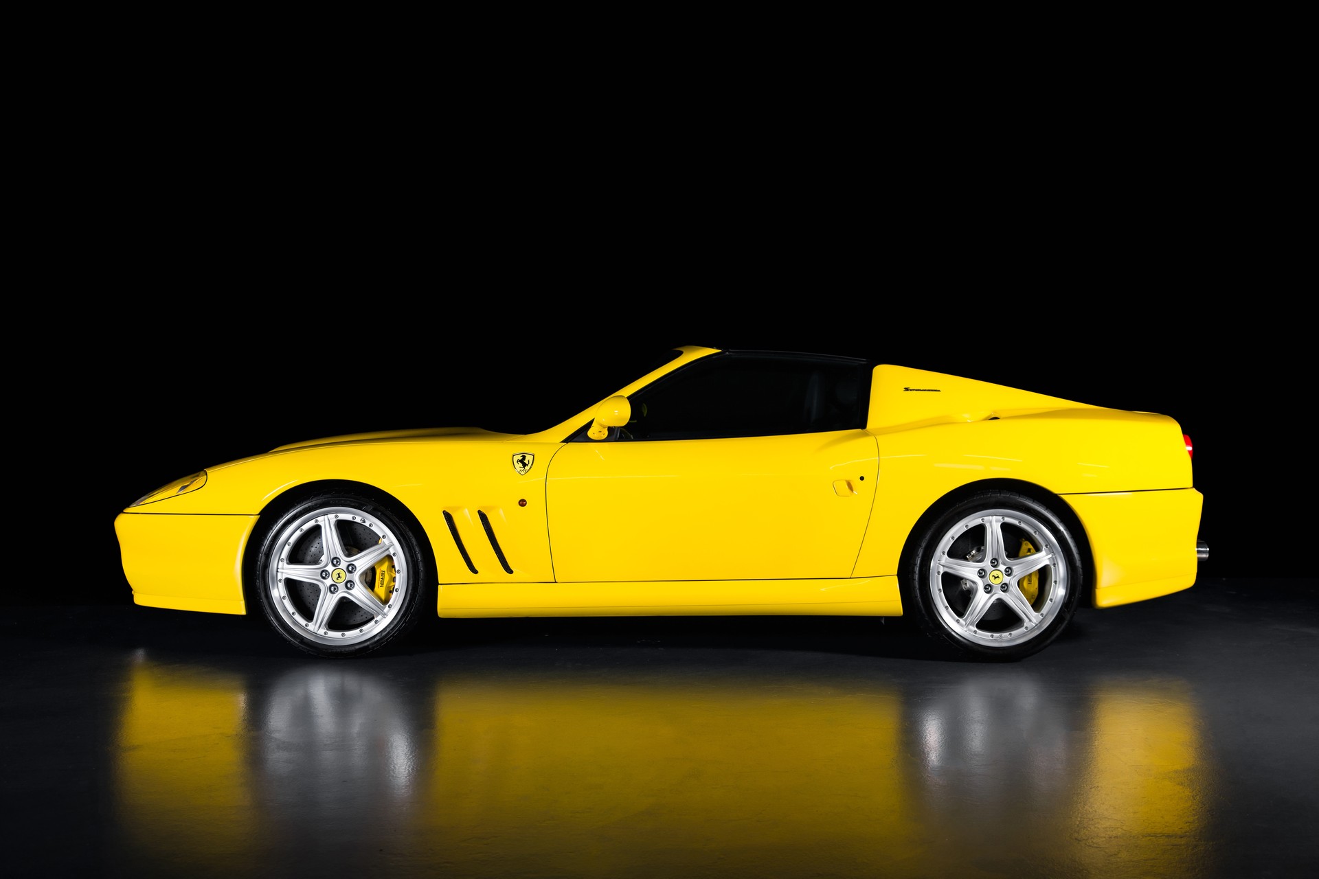 FERRARI 575 Superamerica-showroom-element-2