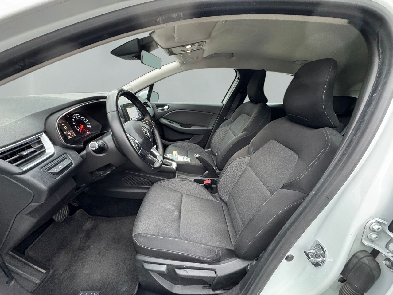 RENAULT Clio 1.0 Zen CVT-image-9