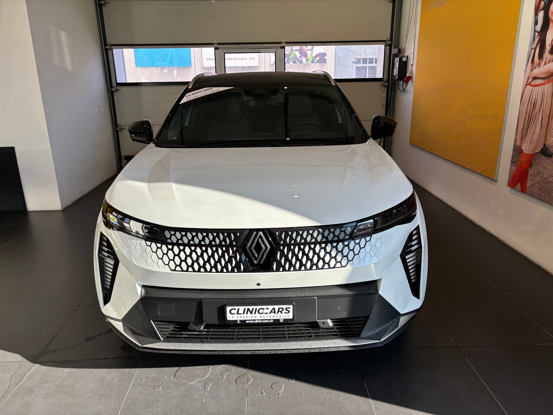 RENAULT Scénic E-Tech Long Range Techno-showroom-element-1