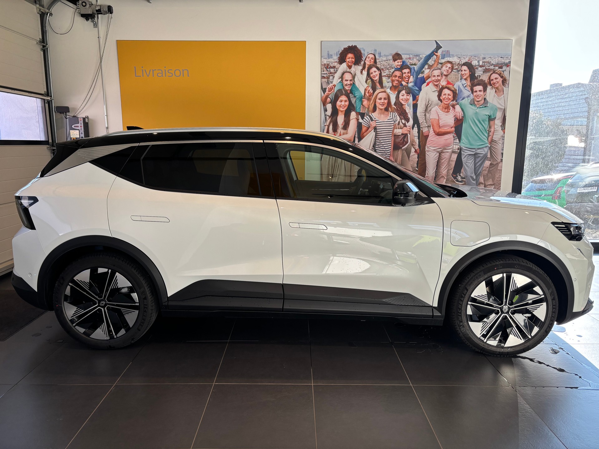 RENAULT Scénic E-Tech Long Range Techno-showroom-element-3