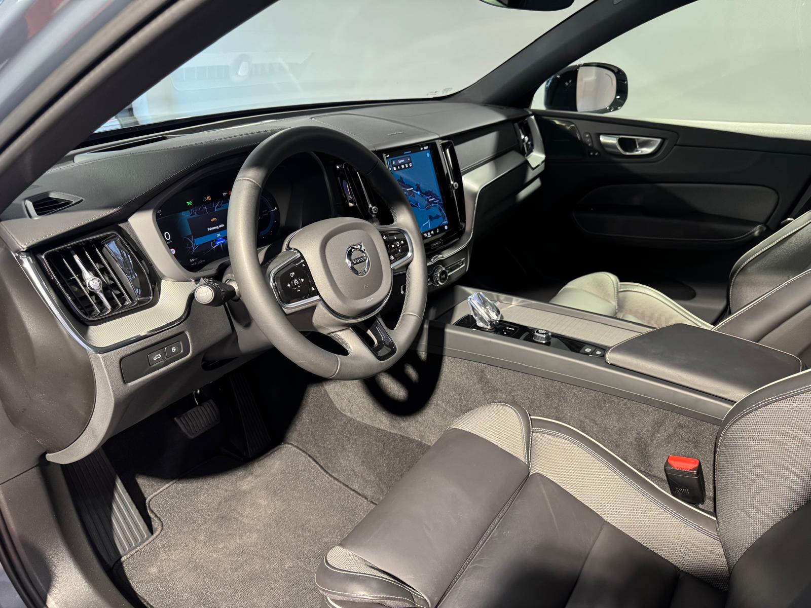 VOLVO XC60 T6 eAWD Ultimate Dark-image-11