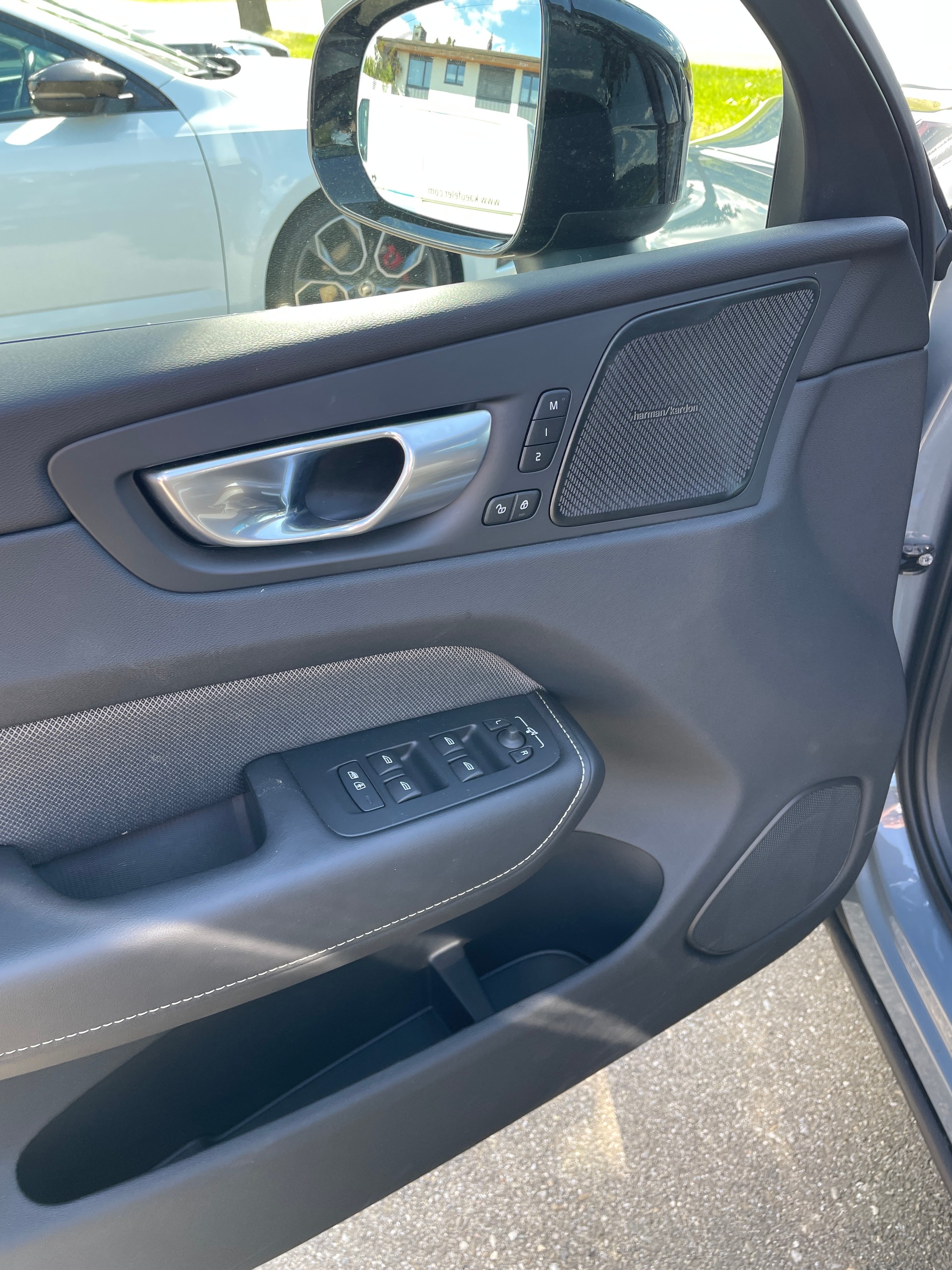 VOLVO XC60 T6 eAWD Ultimate Dark-image-22