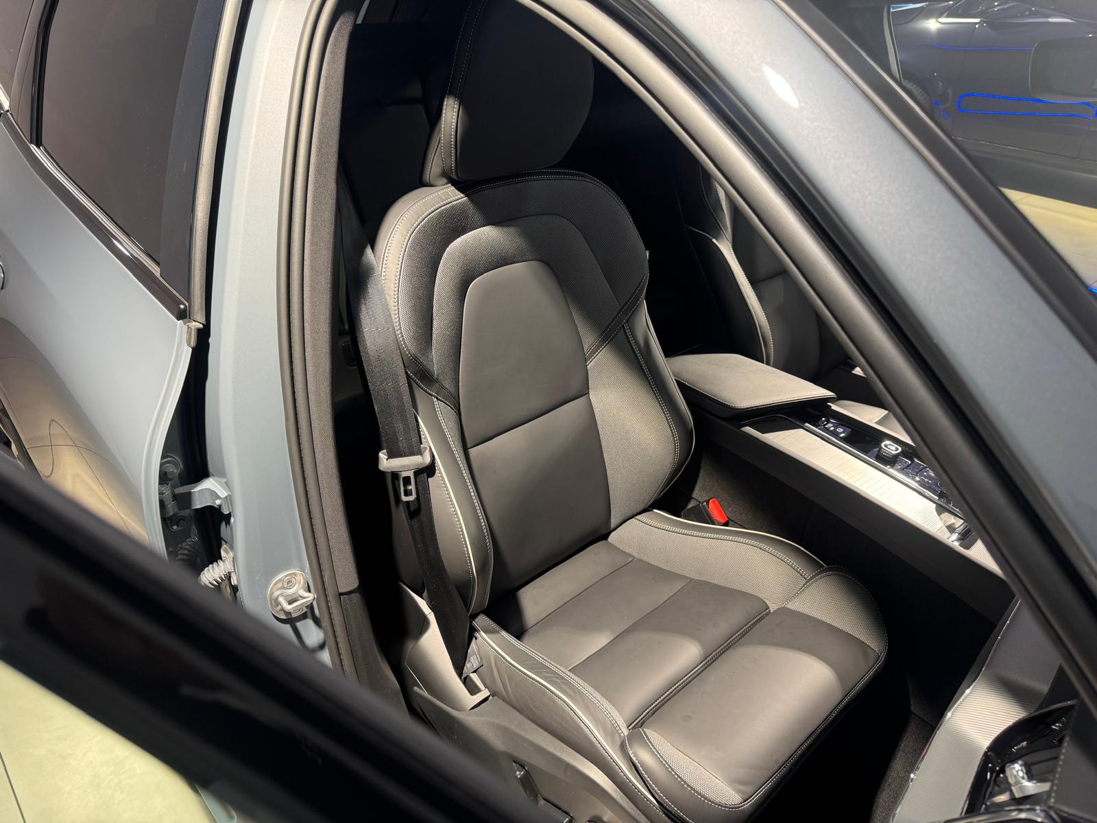 VOLVO XC60 T6 eAWD Ultimate Dark-image-6