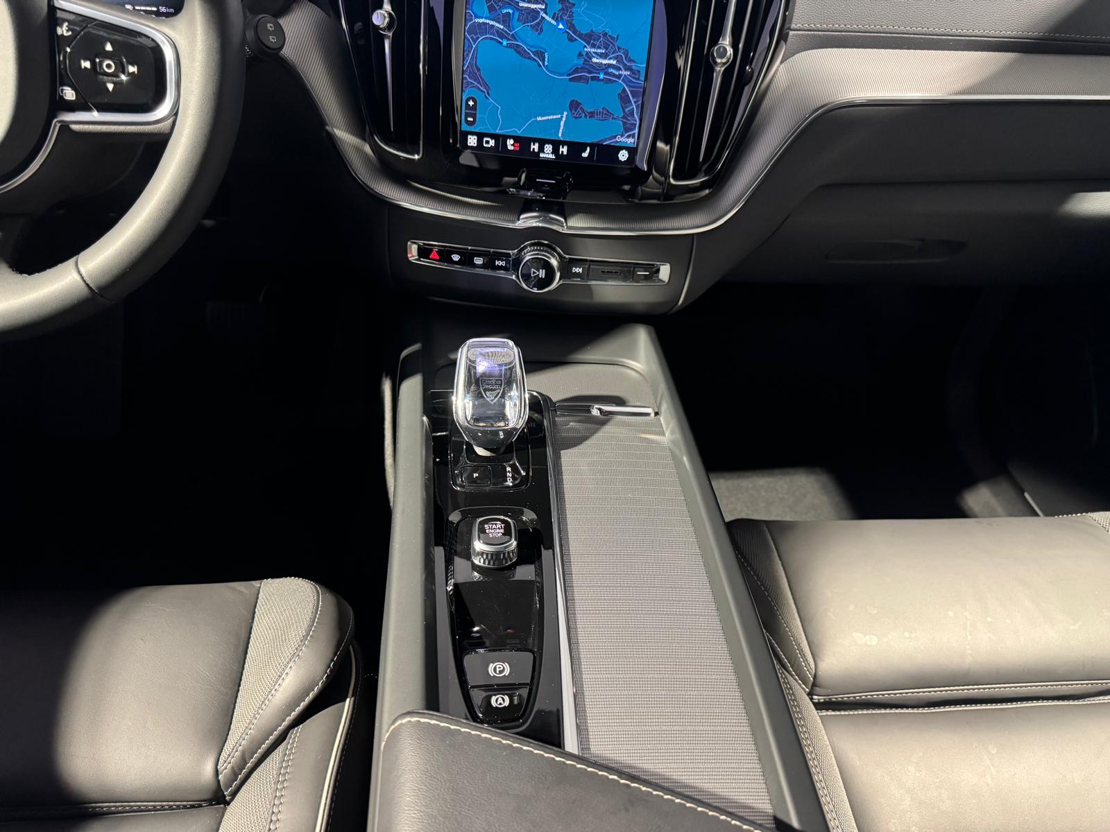 VOLVO XC60 T6 eAWD Ultimate Dark-image-9