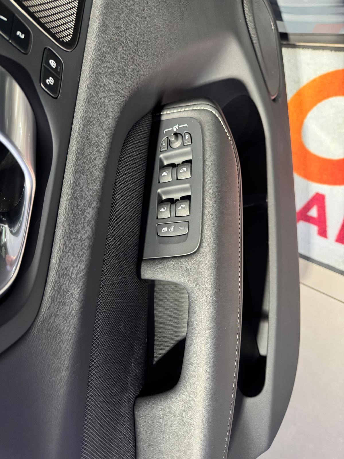 VOLVO XC60 T6 eAWD Ultimate Dark-image-12