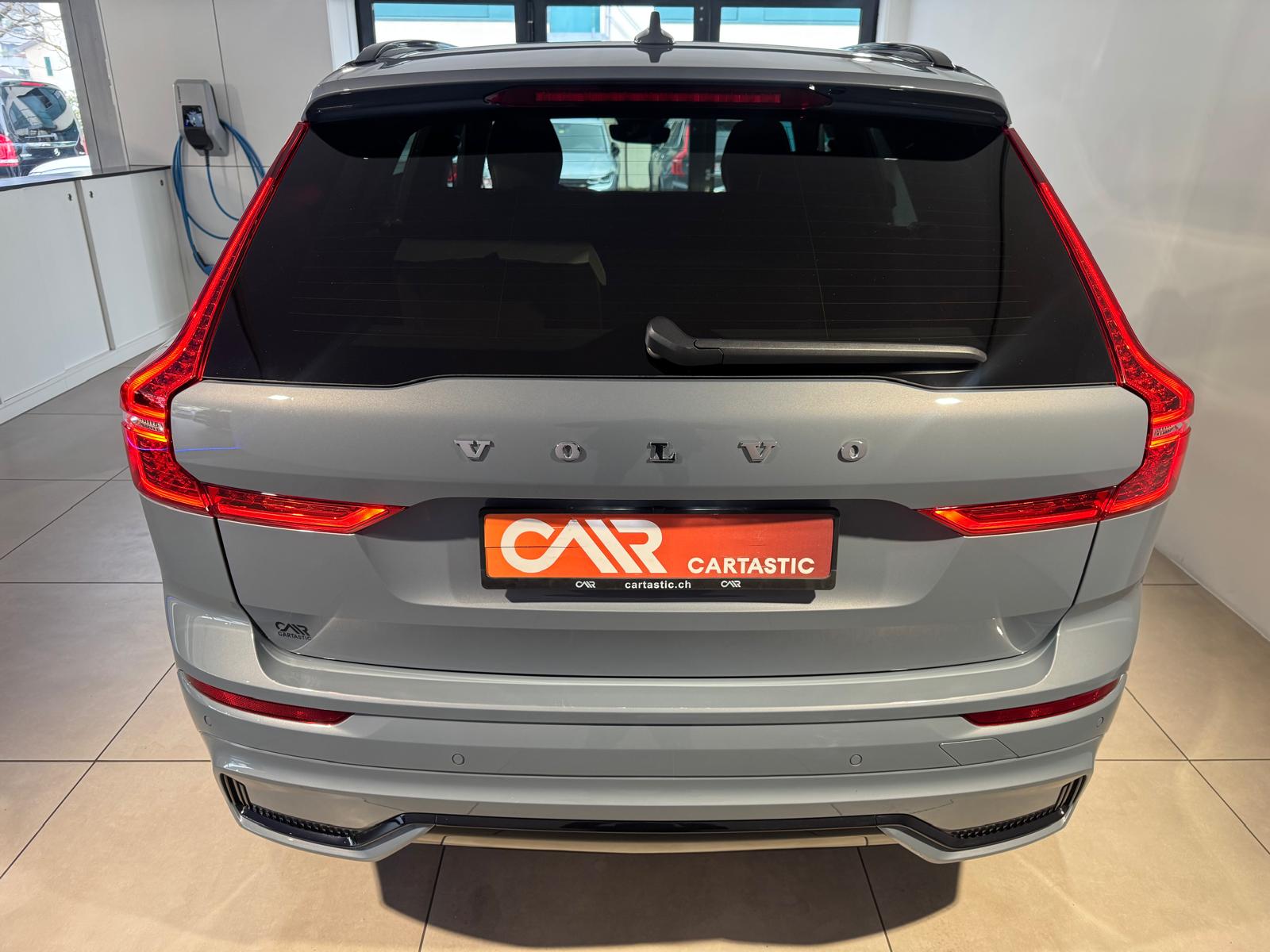 VOLVO XC60 T6 eAWD Ultimate Dark-showroom-element-3