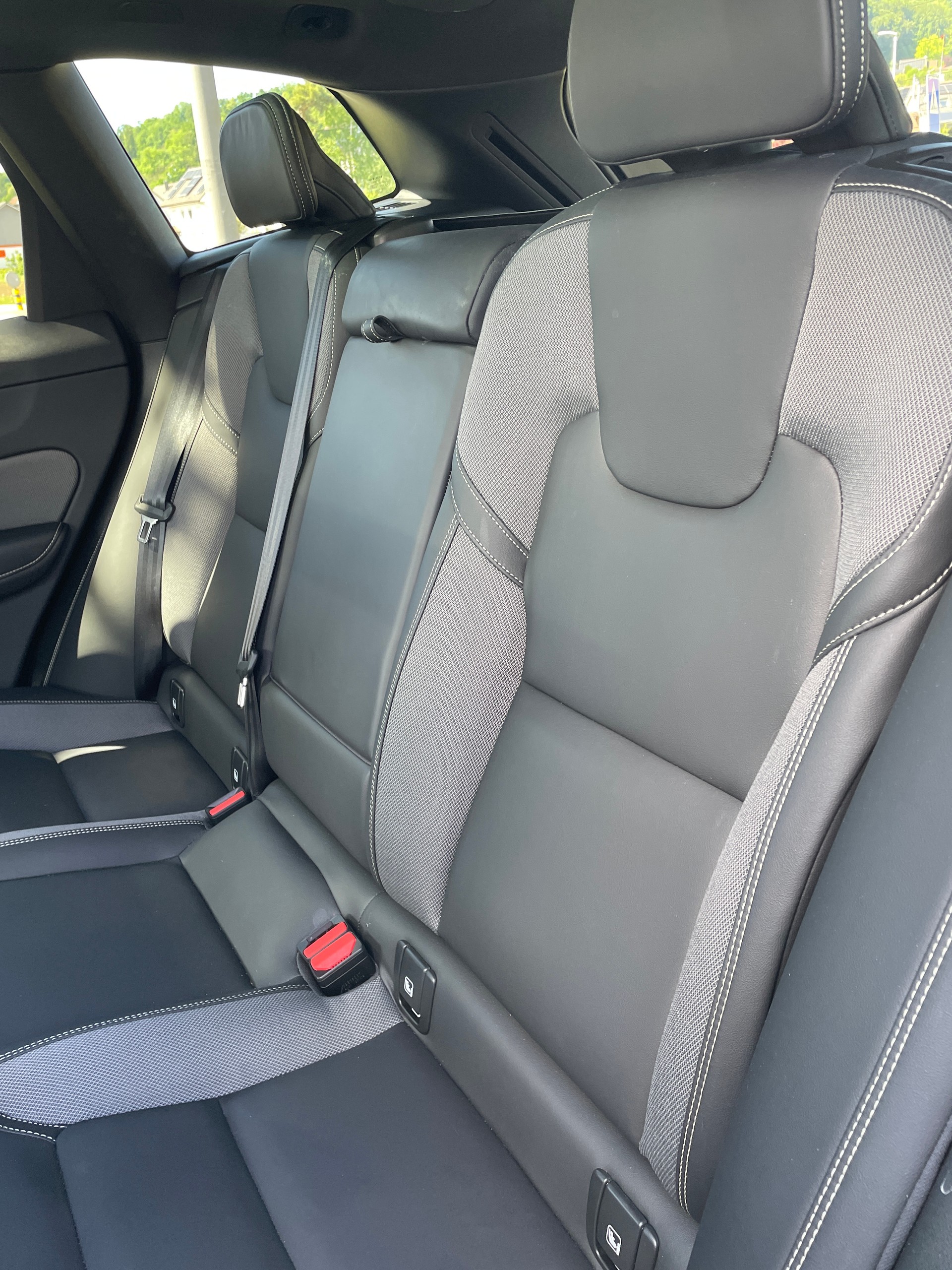 VOLVO XC60 T6 eAWD Ultimate Dark-image-18