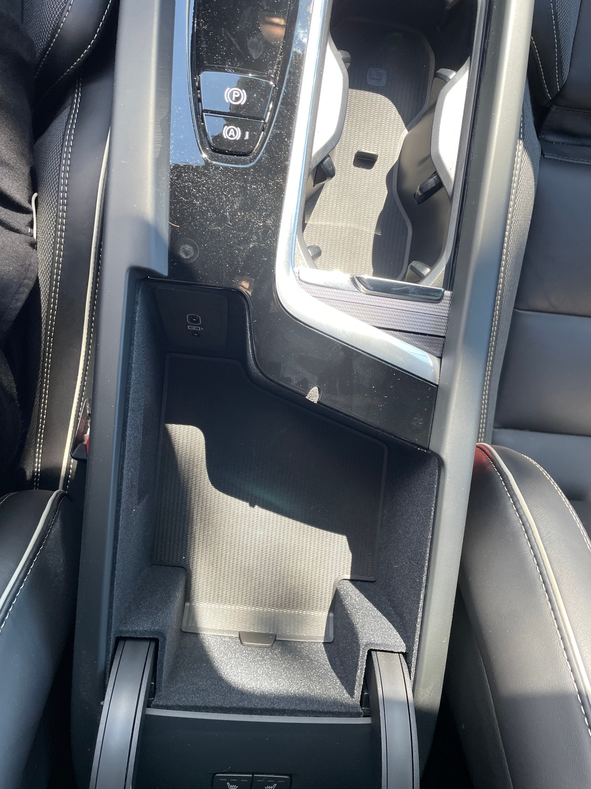 VOLVO XC60 T6 eAWD Ultimate Dark-image-25