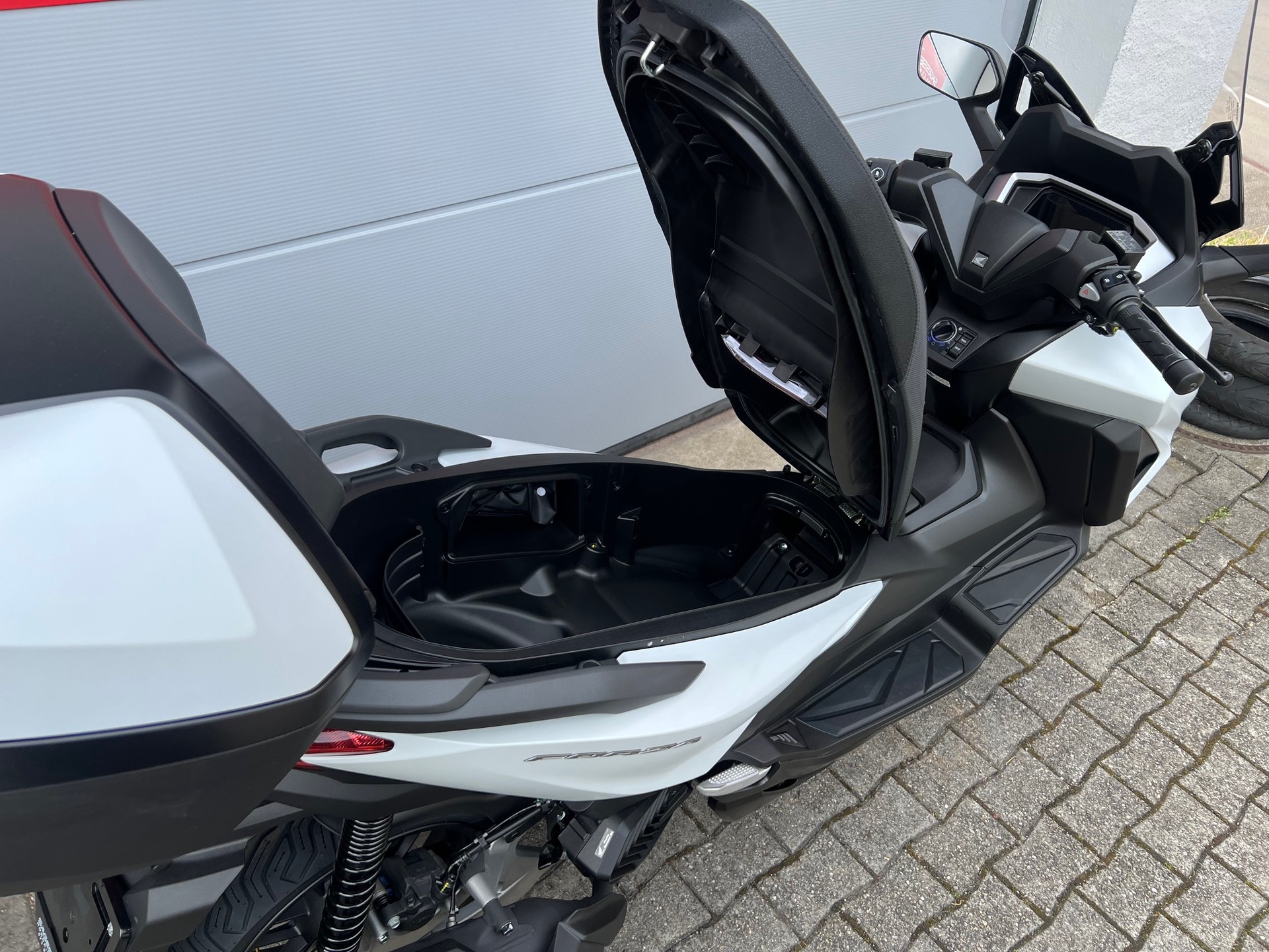 HONDA Nss 125 Forza Smart TopBox-image-5