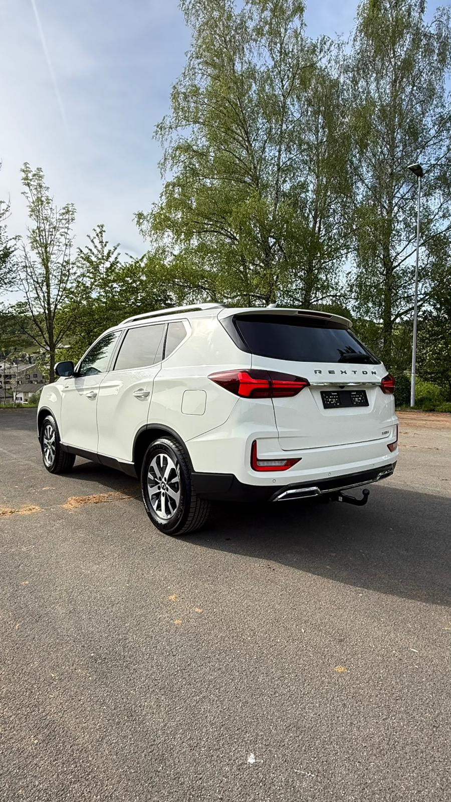 KGM-SsangYong Rexton 2.2 CRDi 7 Pl. Titanium 4WD AT-image-2