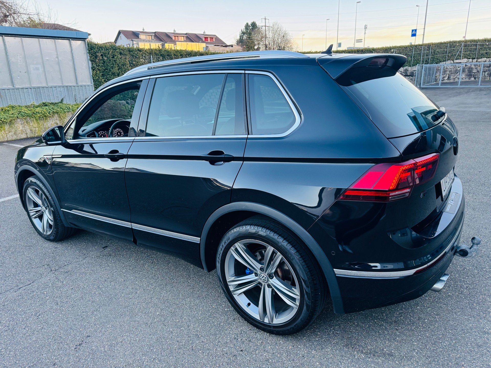 VW Tiguan 2.0TSI Highline 4Motion DSG R-line-image-3