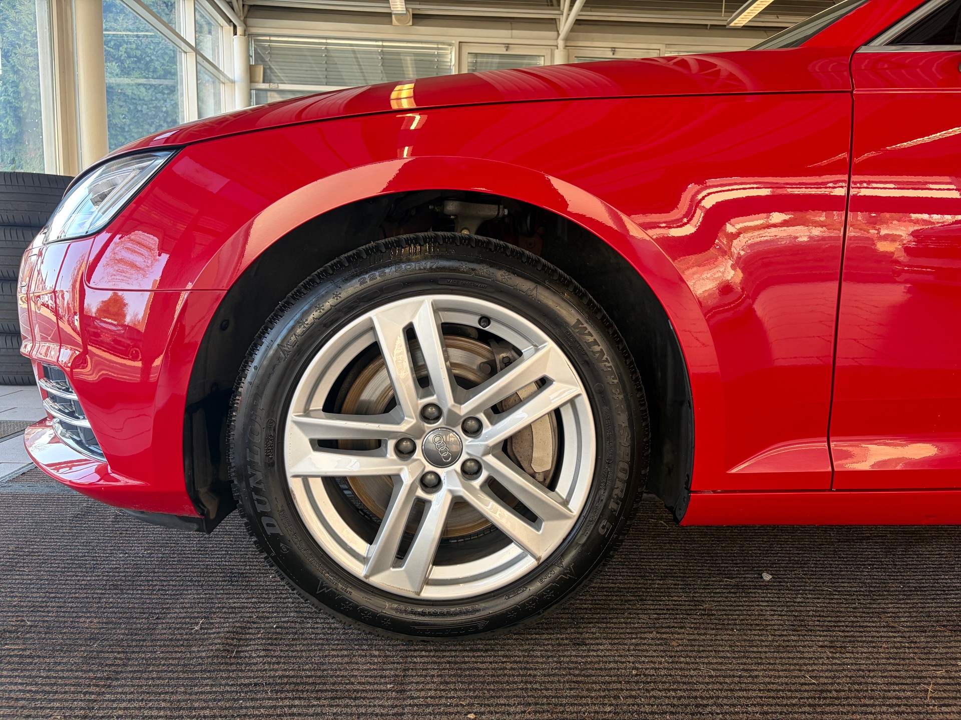 AUDI A4 Limousine 2.0 TFSI Design quattro S-tronic | AHK | Matrix LED | MMI Navigation | 18" & 17 " |-image-9