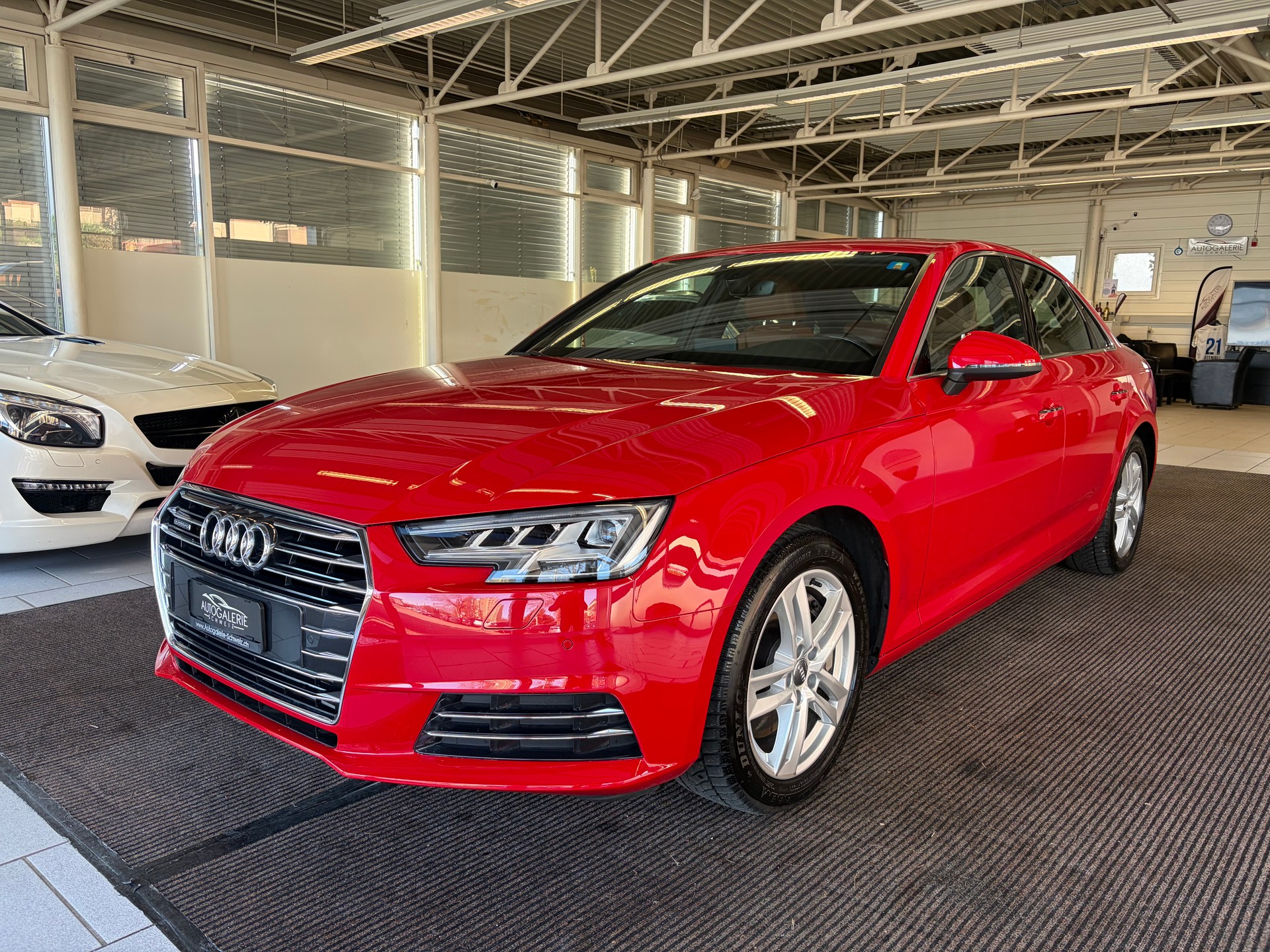 AUDI A4 Limousine 2.0 TFSI Design quattro S-tronic | AHK | Matrix LED | MMI Navigation | 18" & 17 " |-image-8