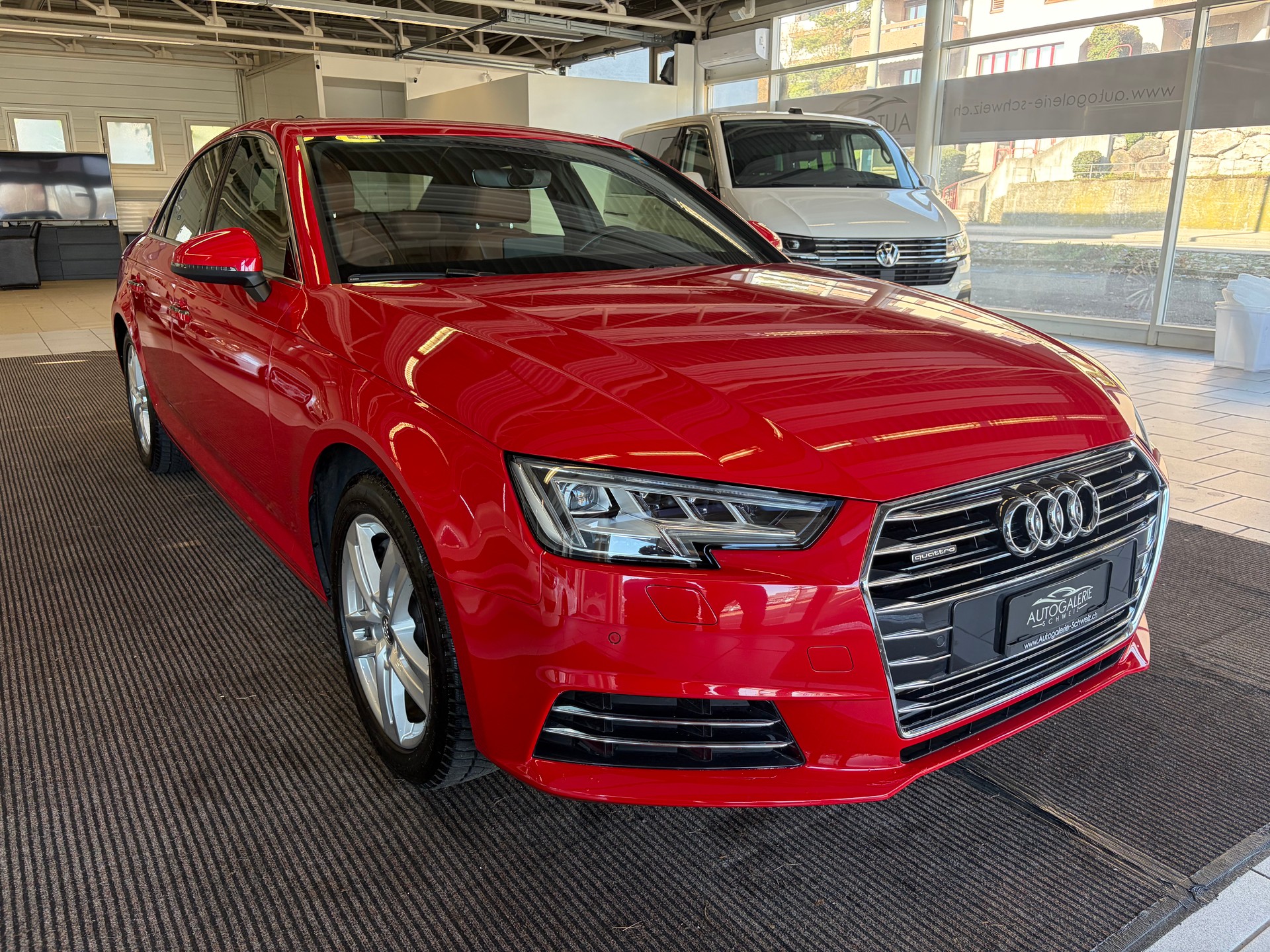 AUDI A4 Limousine 2.0 TFSI Design quattro S-tronic | AHK | Matrix LED | MMI Navigation | 18" & 17 " |-image-27