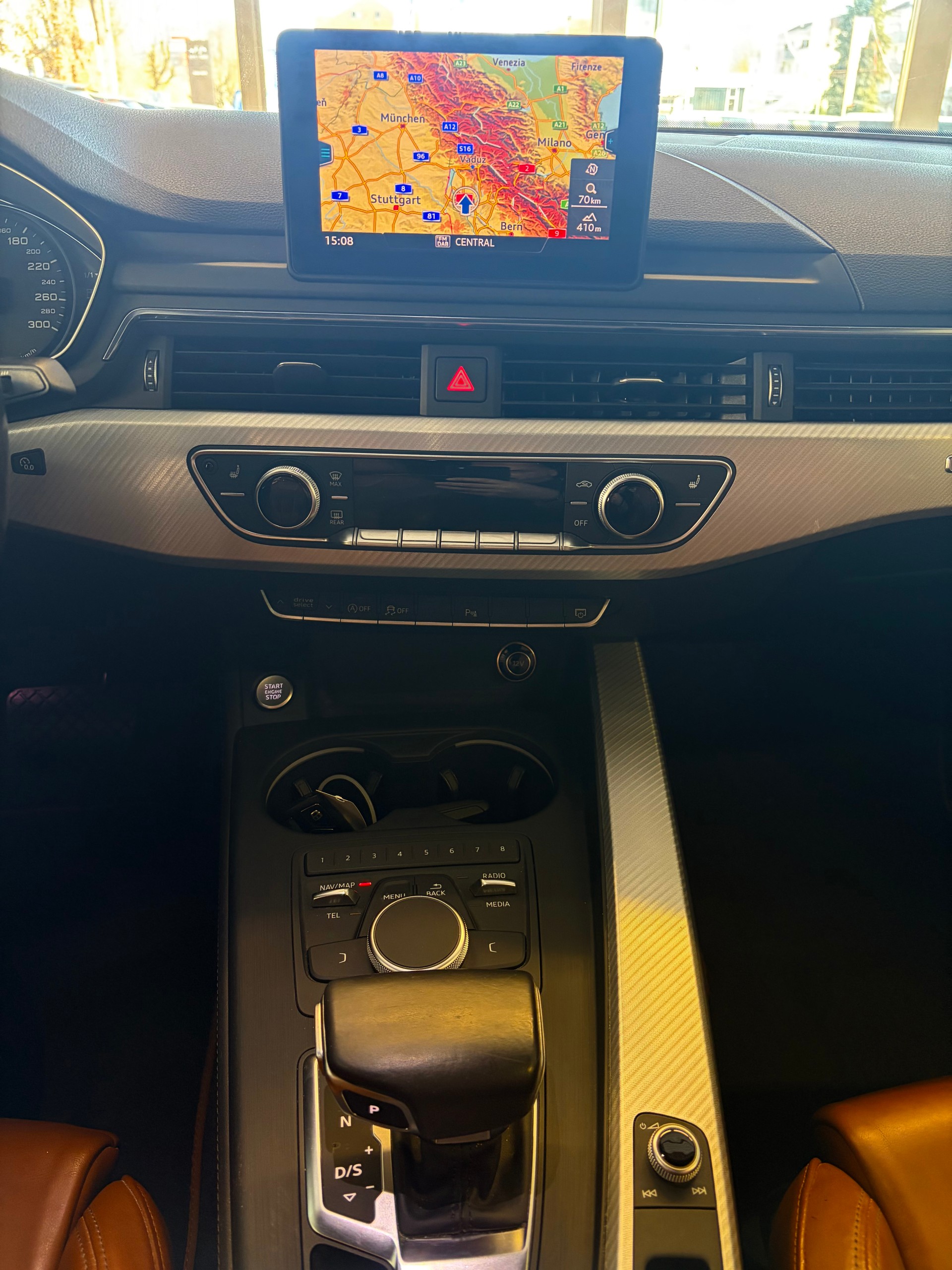 AUDI A4 Limousine 2.0 TFSI Design quattro S-tronic | AHK | Matrix LED | MMI Navigation | 18" & 17 " |-image-14