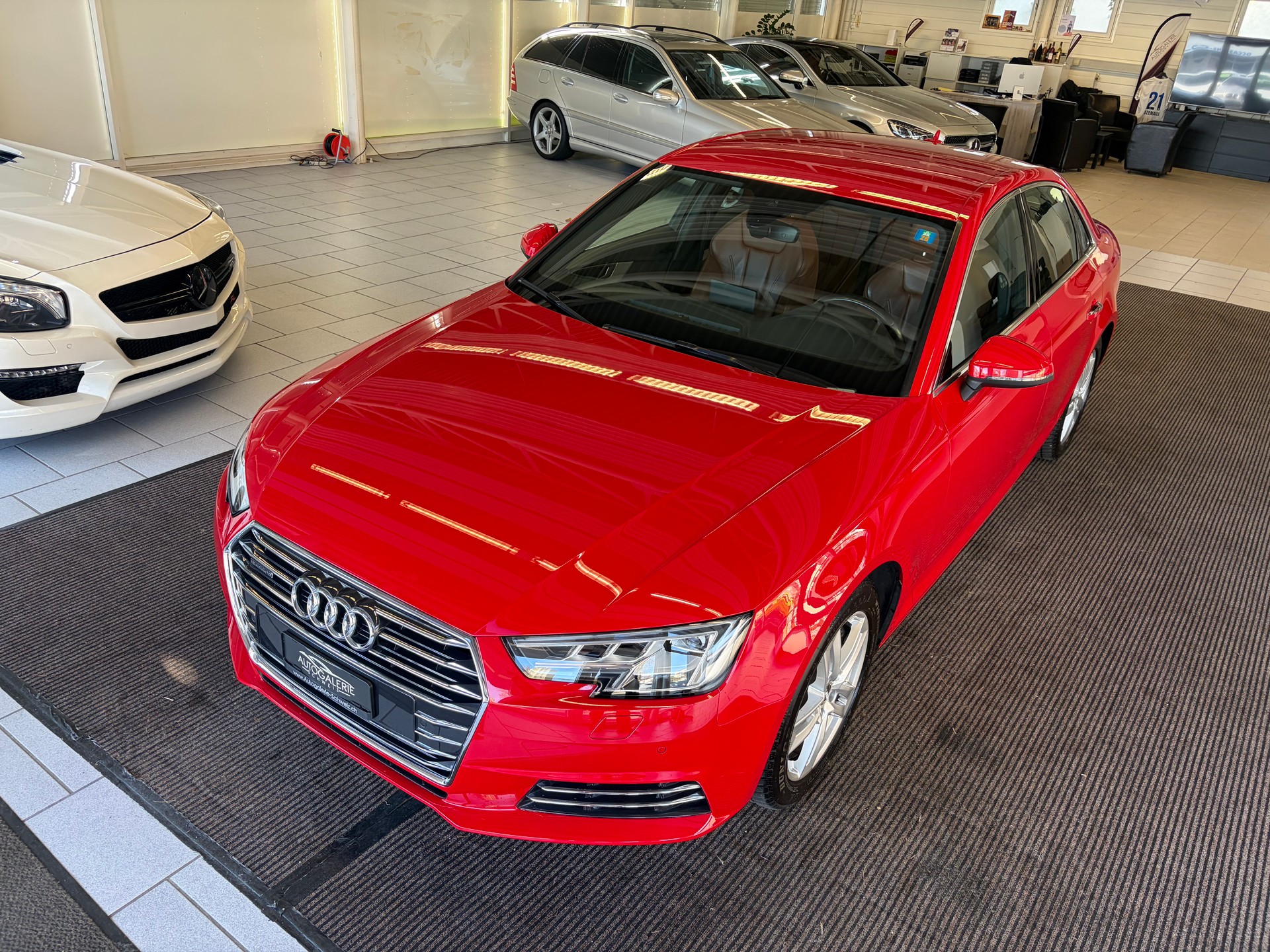 AUDI A4 Limousine 2.0 TFSI Design quattro S-tronic | AHK | Matrix LED | MMI Navigation | 18" & 17 " |-image-29