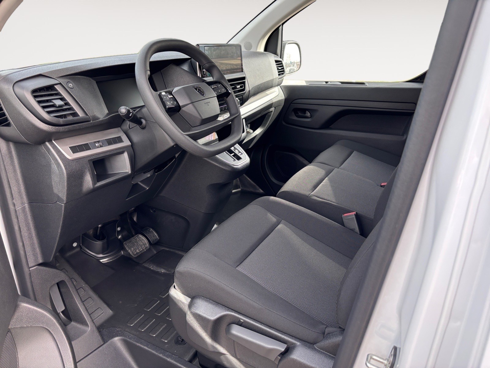 PEUGEOT Expert 2.2 BlueHDi 150 S&S Standard EAT8-image-6